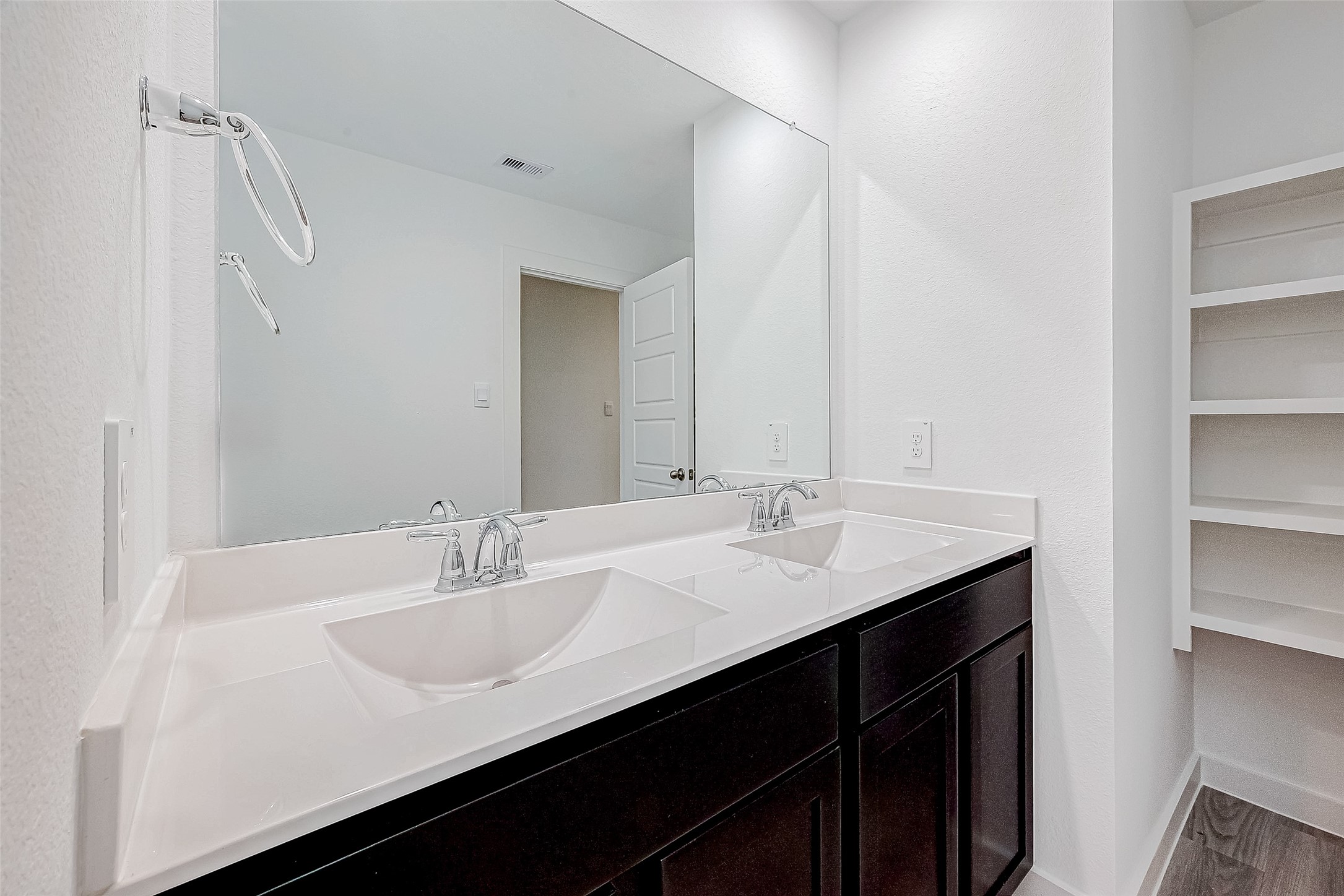 3204 Crown Gate Drive Property Photo 19