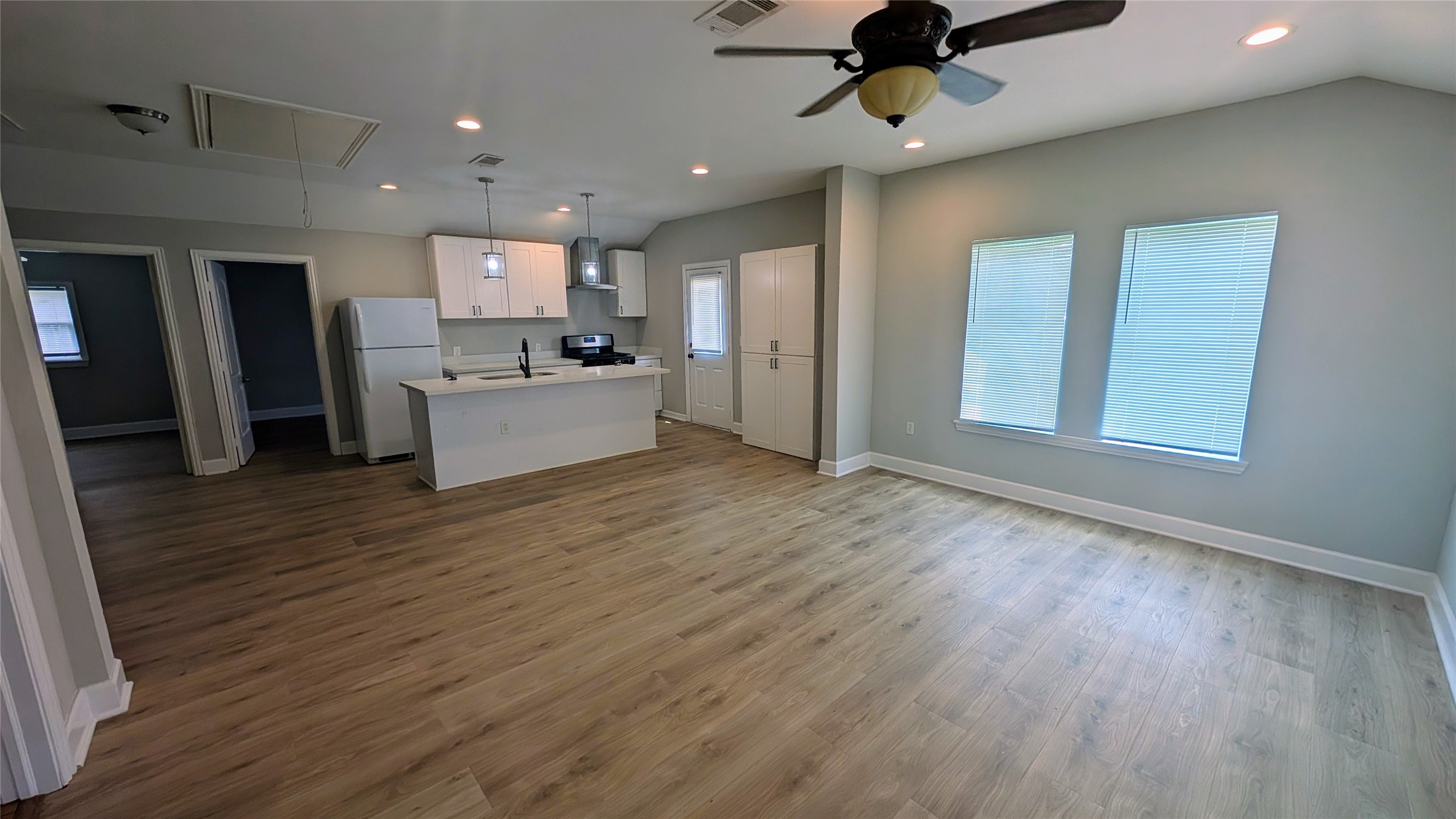 7521 Laredo Street Property Photo 4