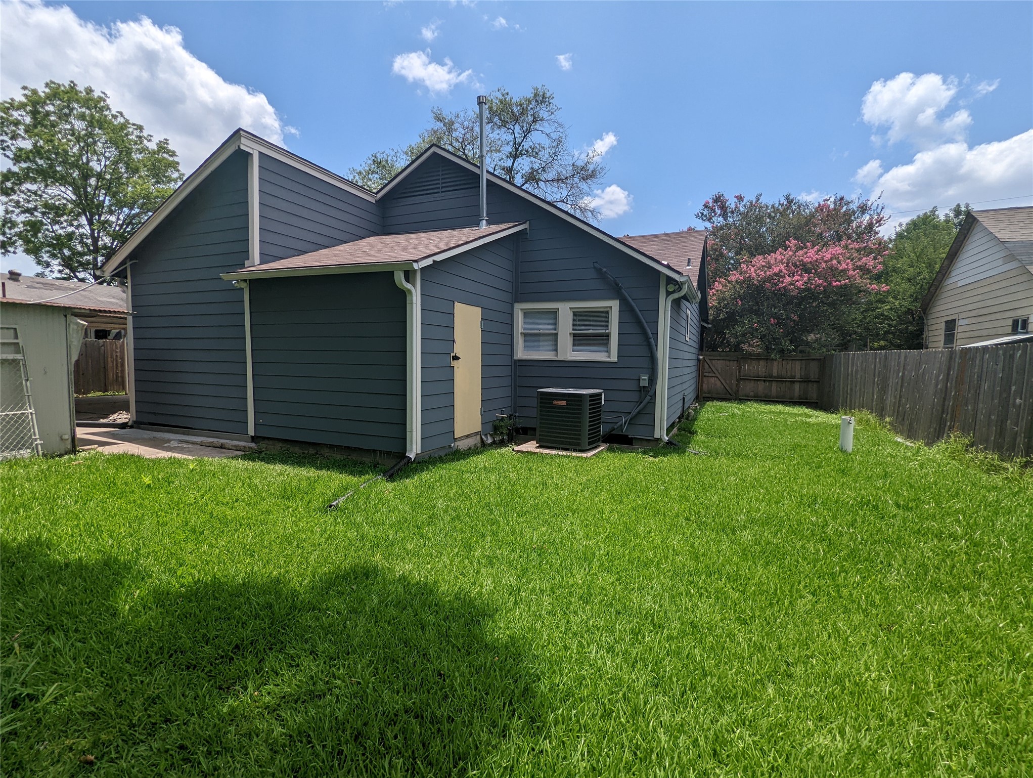 7521 Laredo Street Property Photo 13
