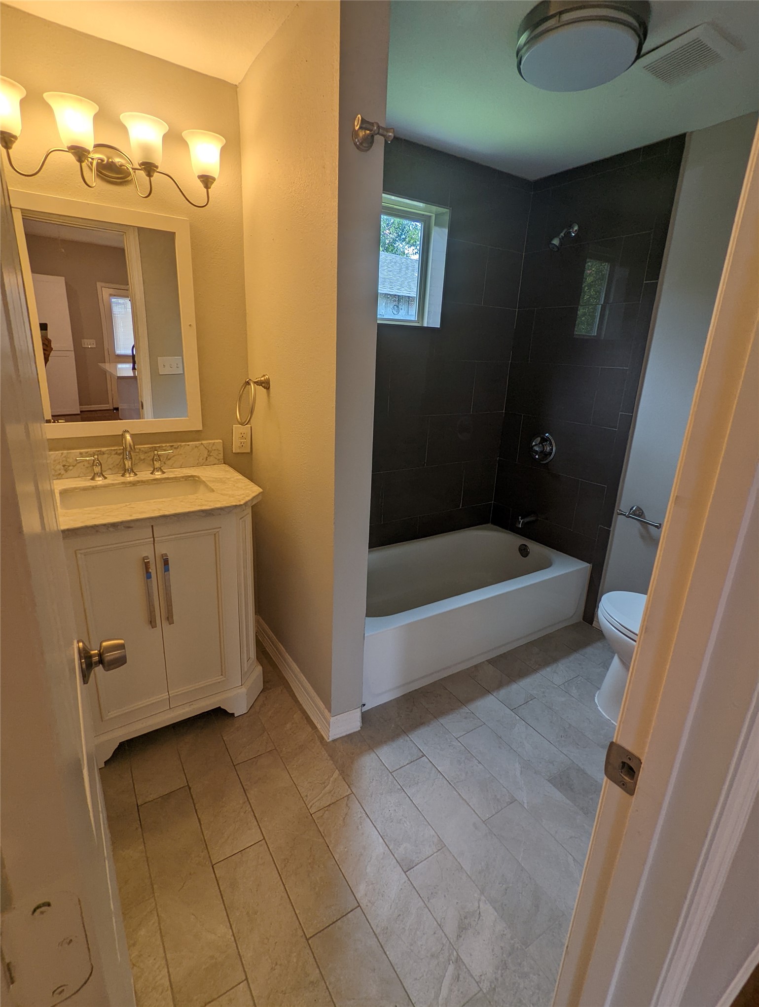 7521 Laredo Street Property Photo 16