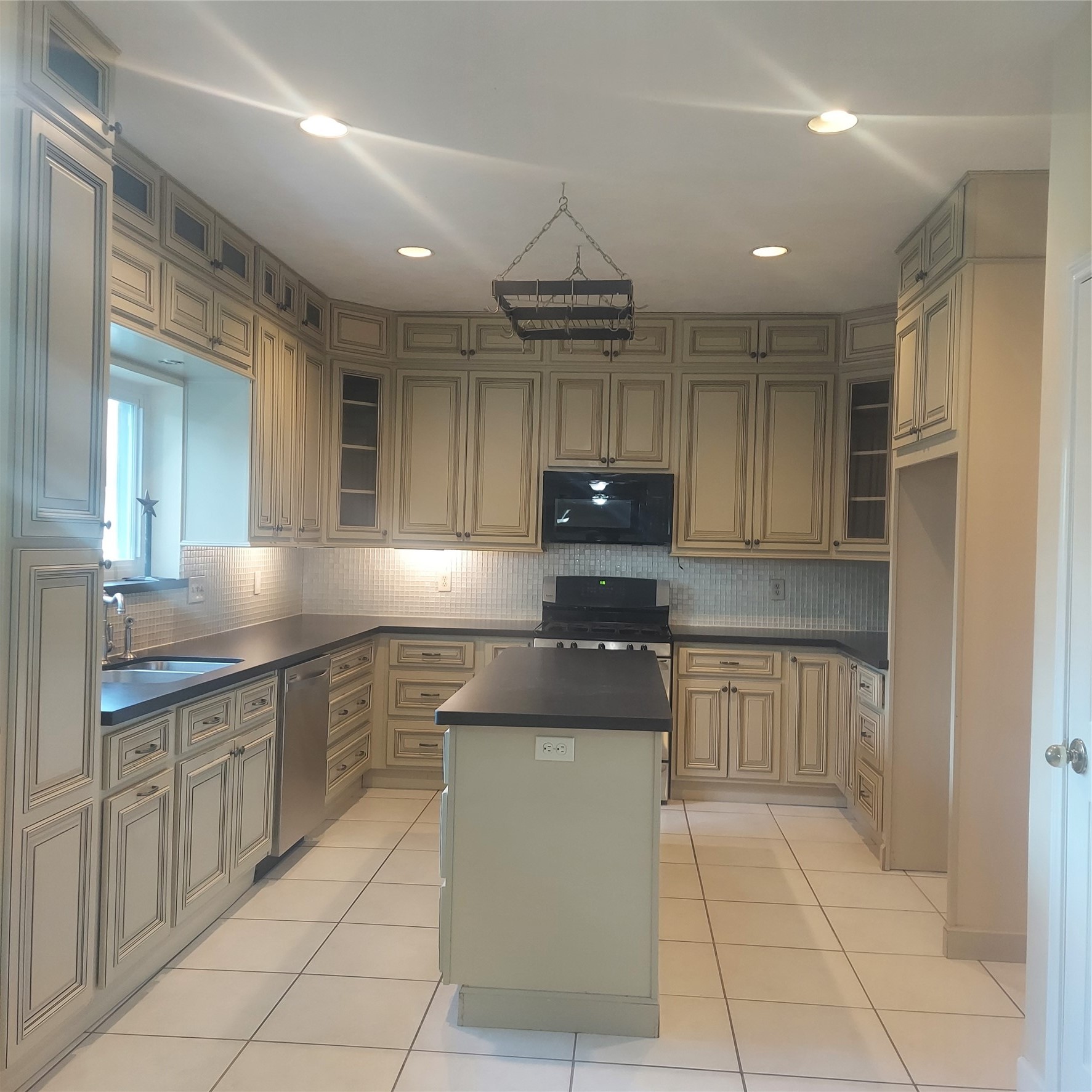 6827 Trimstone Drive Property Photo 1