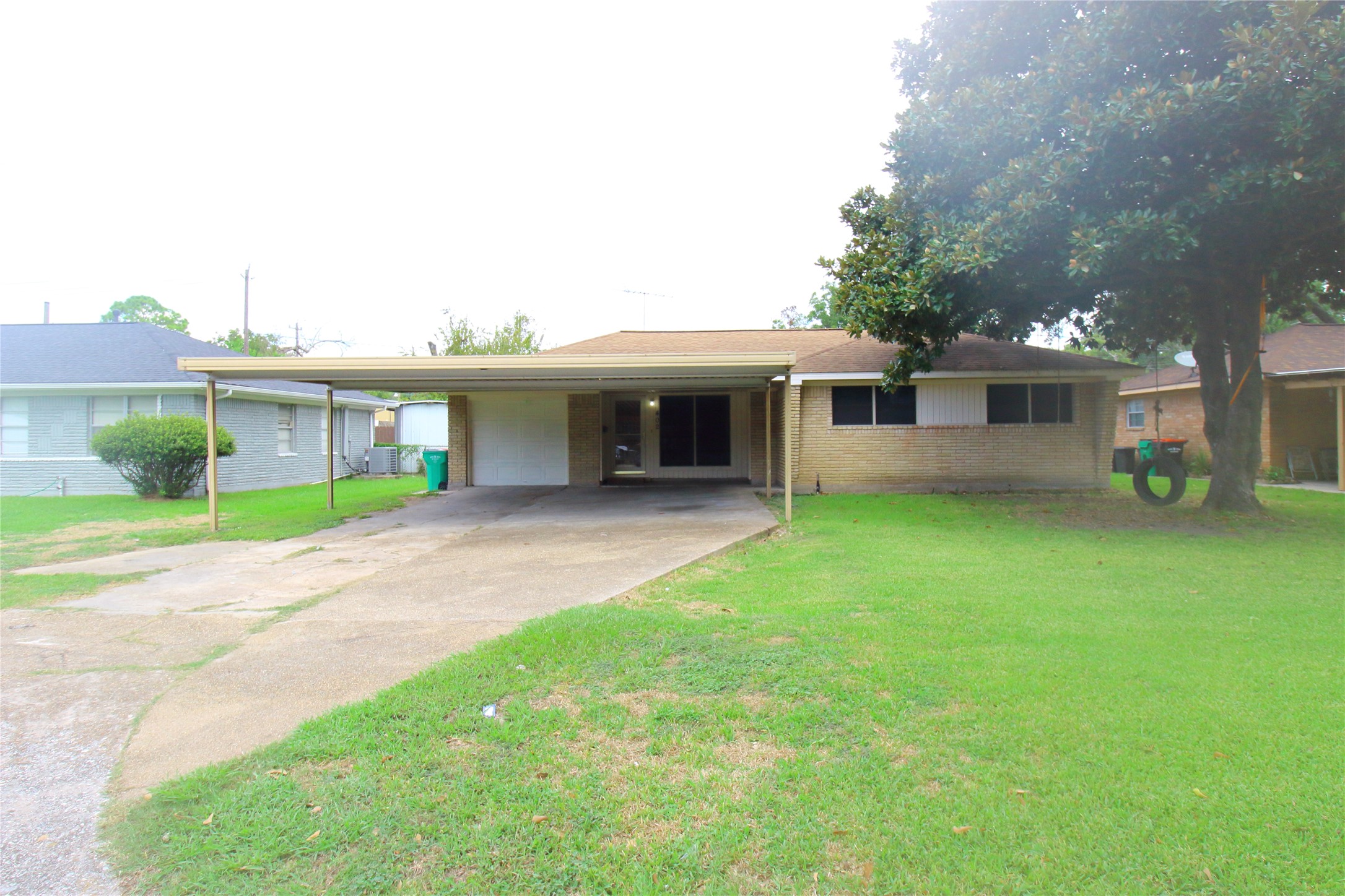 402 Chandler Drive Property Photo 2