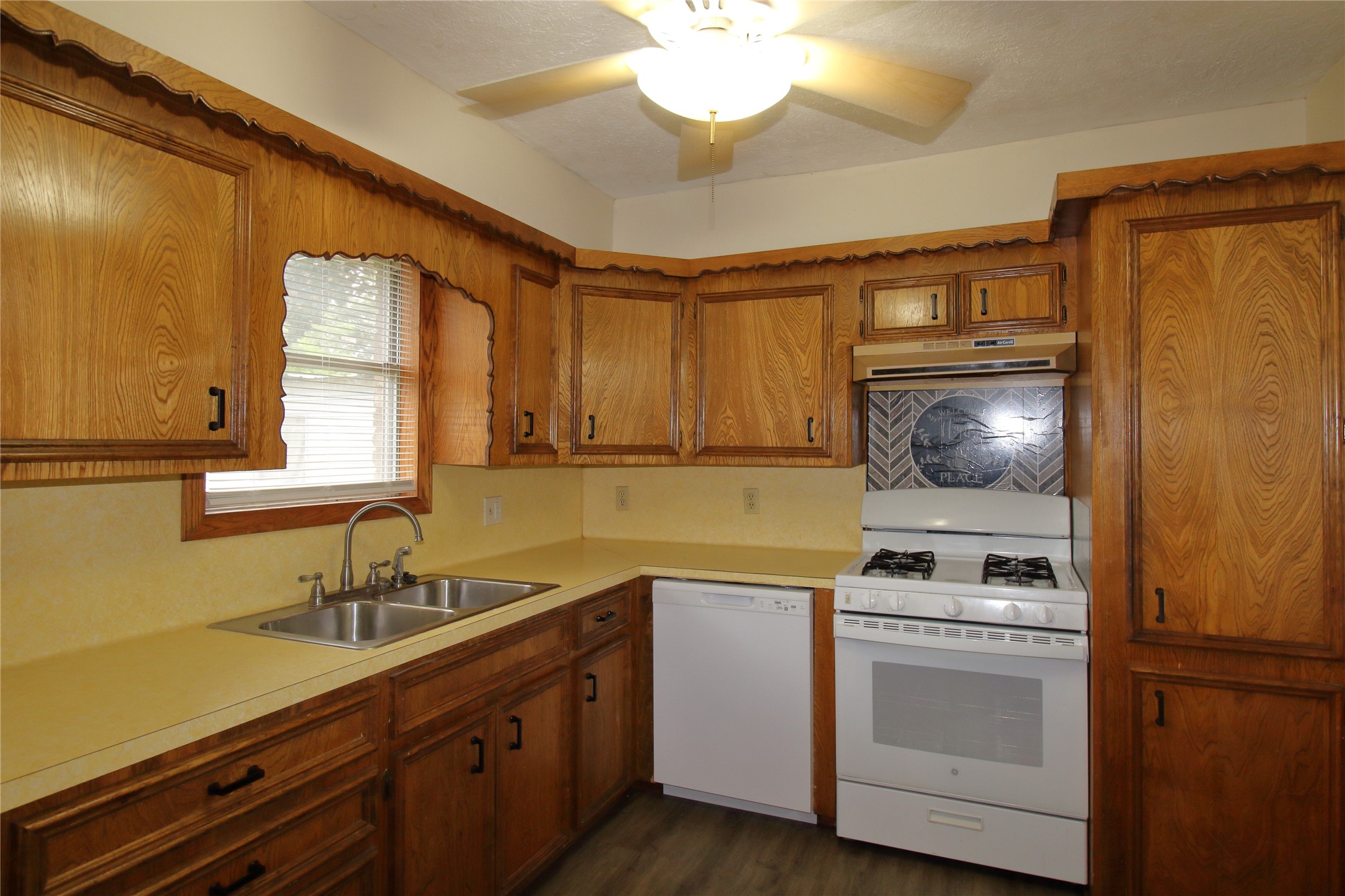 402 Chandler Drive Property Photo 5