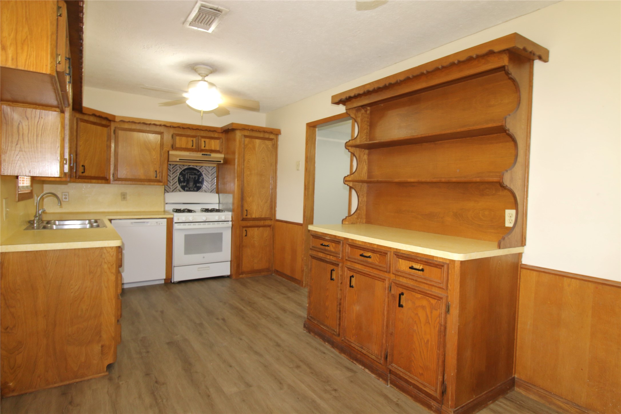 402 Chandler Drive Property Photo 6