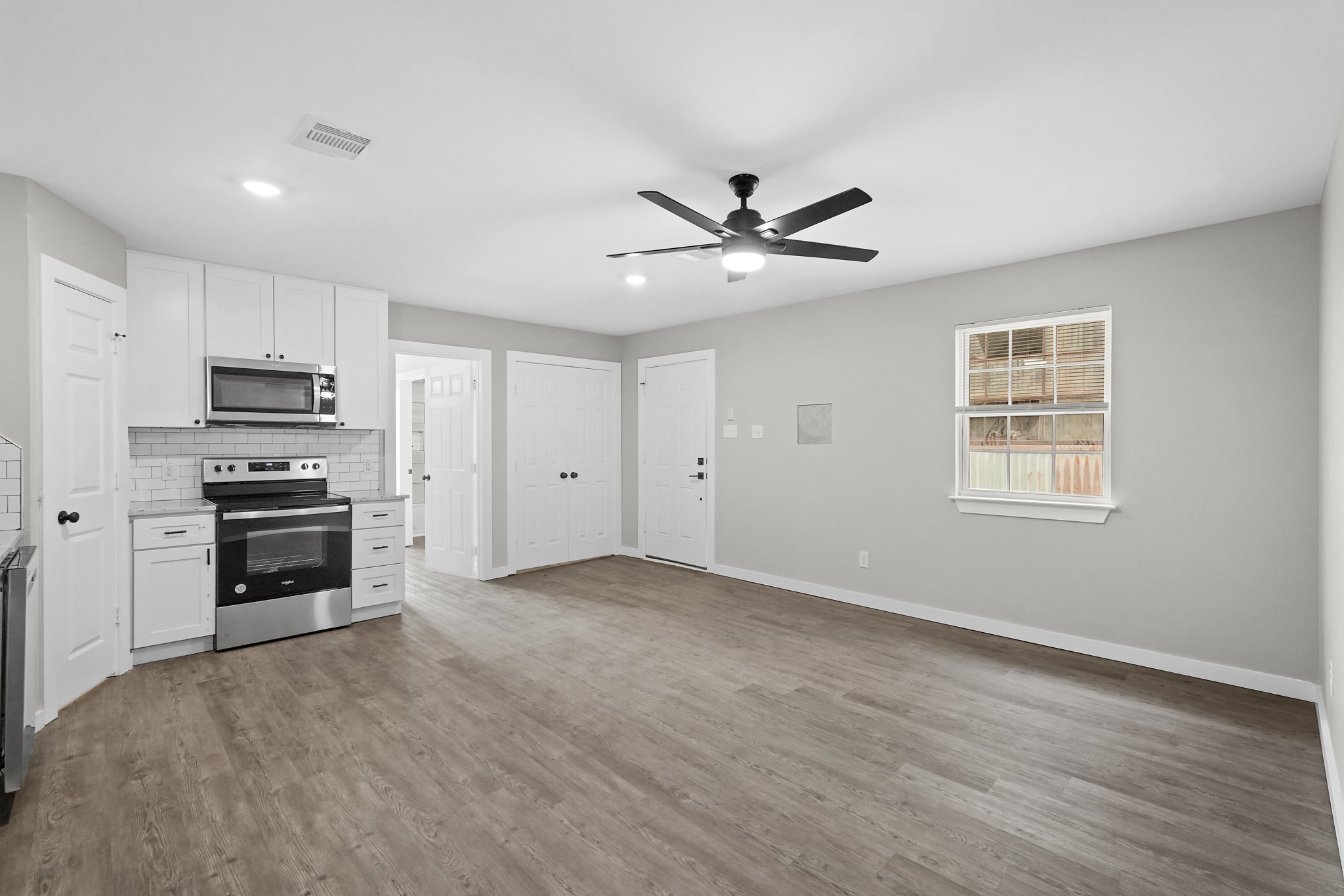6121 Ridgemont Street B Property Photo 2