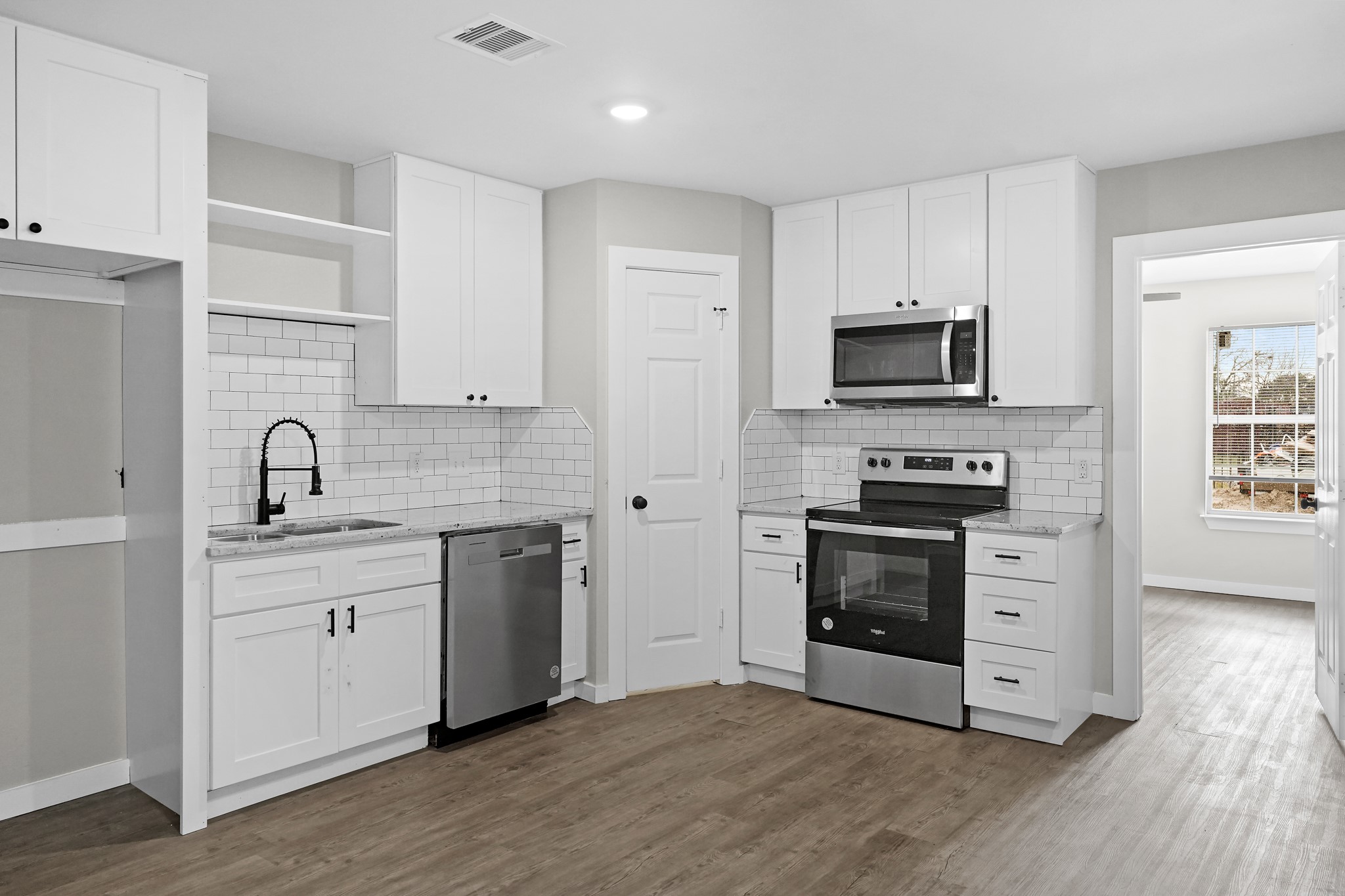 6121 Ridgemont Street B Property Photo 4