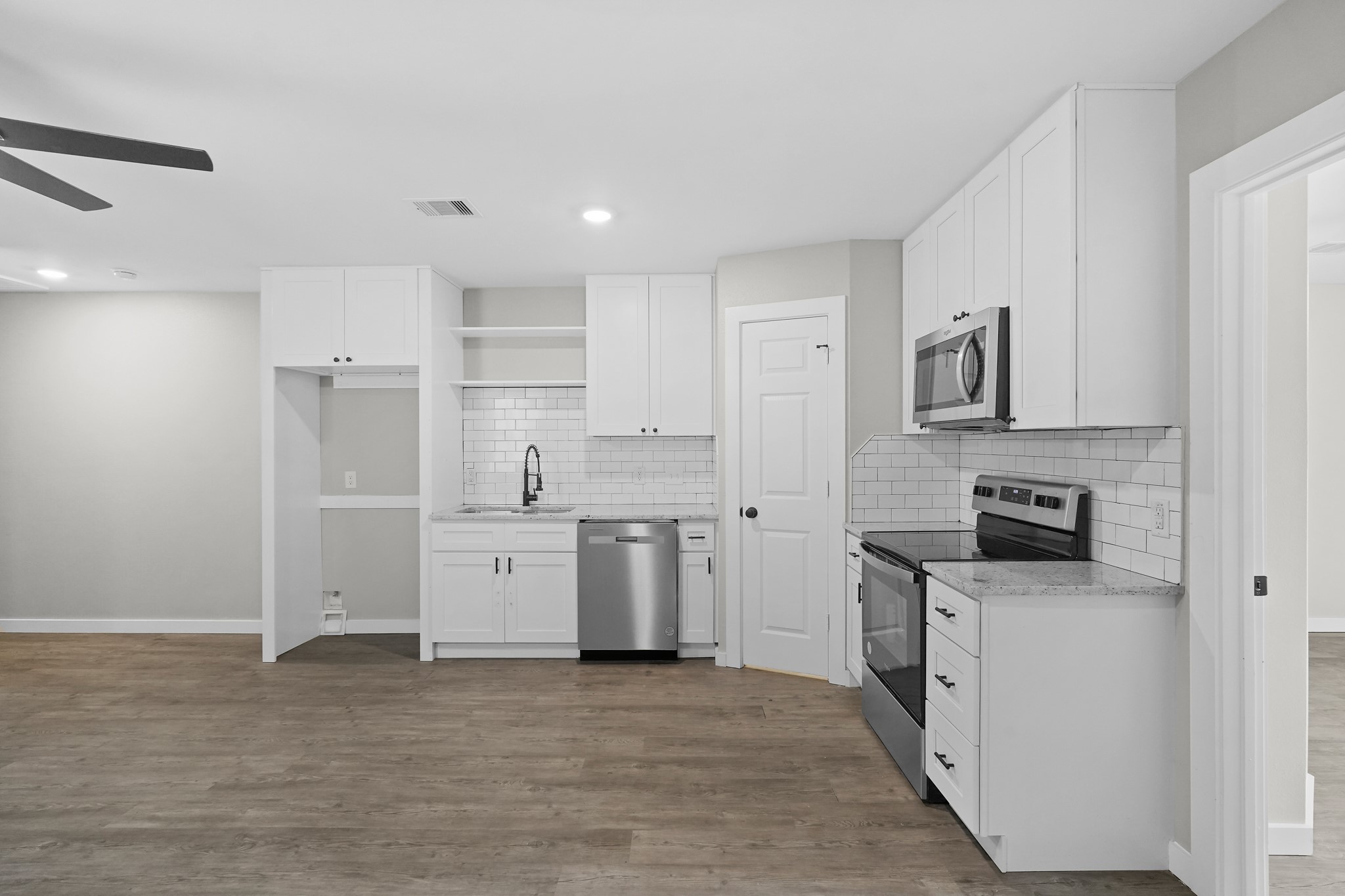 6121 Ridgemont Street B Property Photo 5