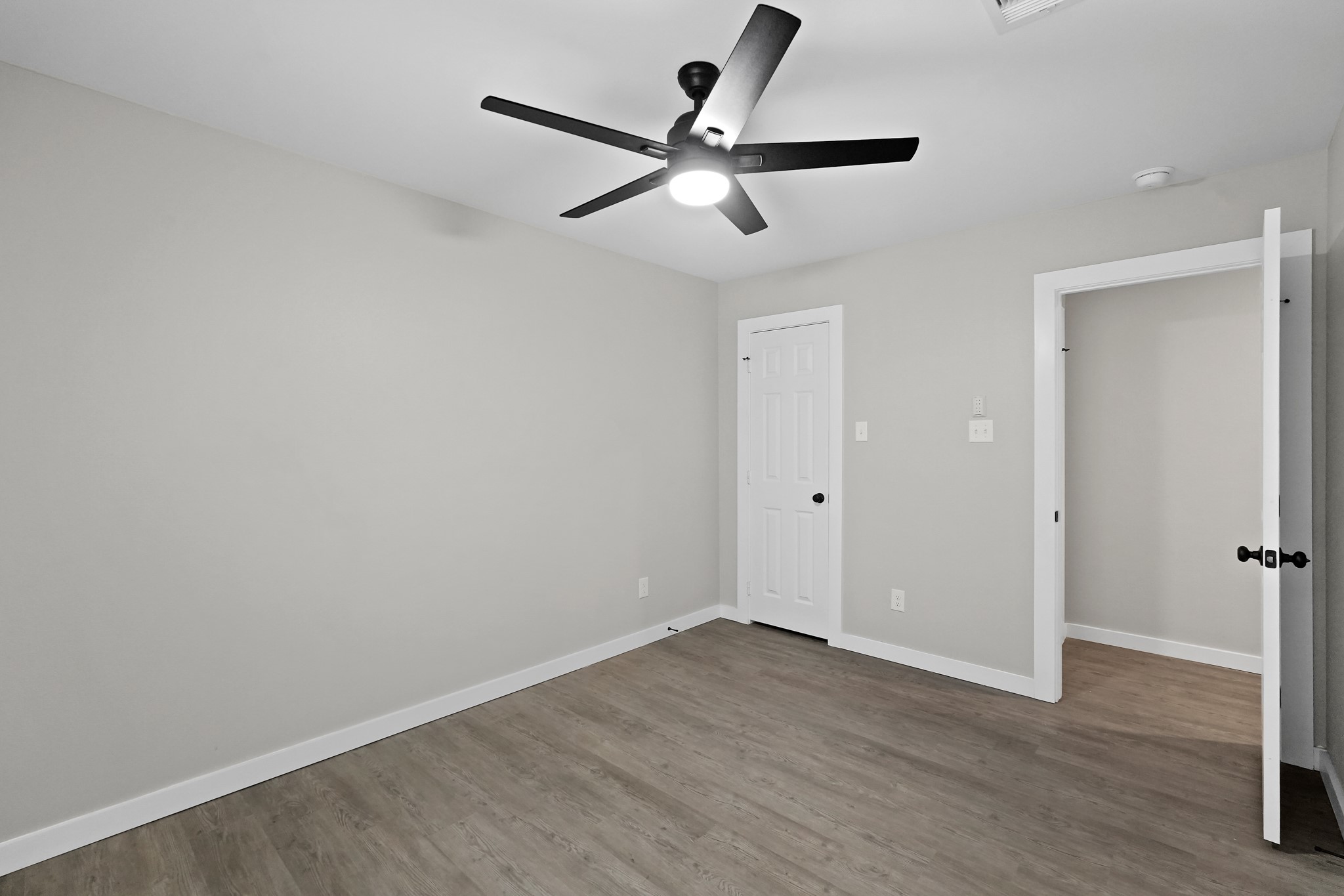 6121 Ridgemont Street B Property Photo 10