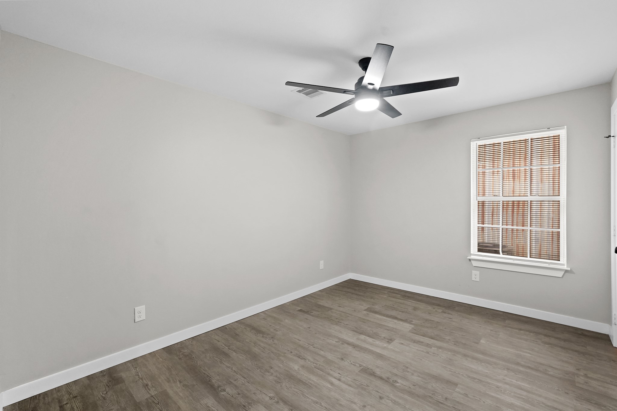6121 Ridgemont Street B Property Photo 13