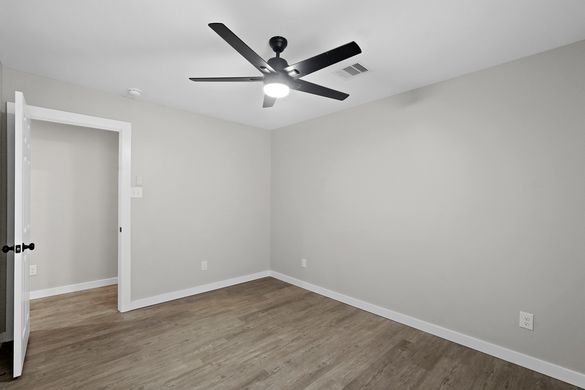 6121 Ridgemont Street B Property Photo 14