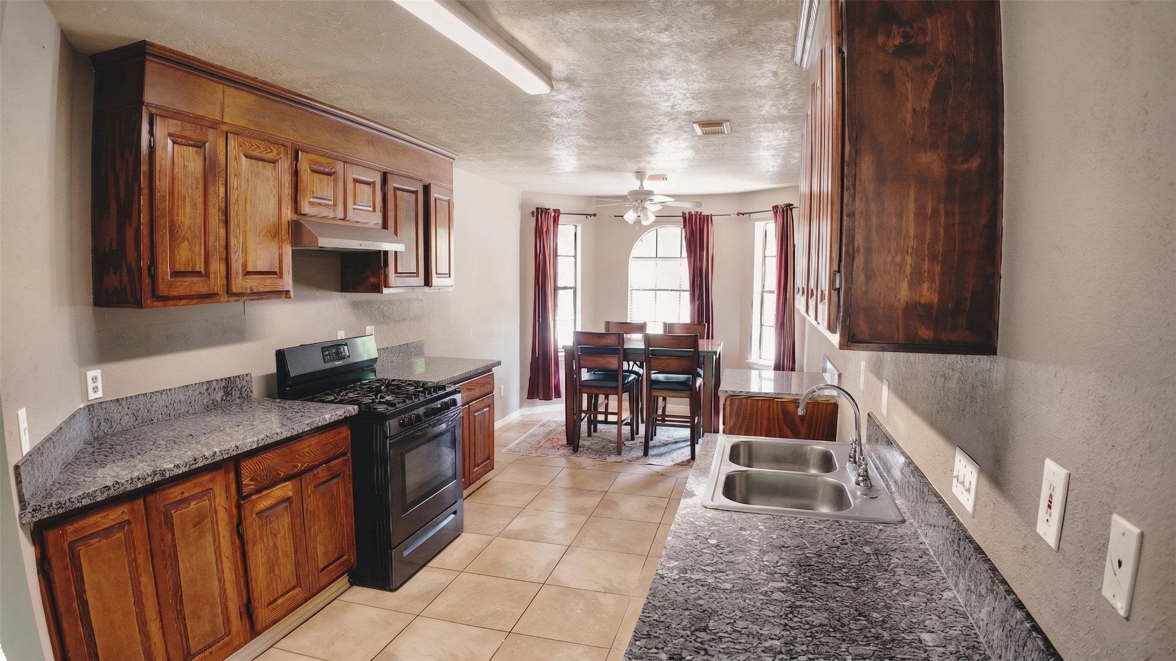 13624 Sableglen Street Property Photo 7