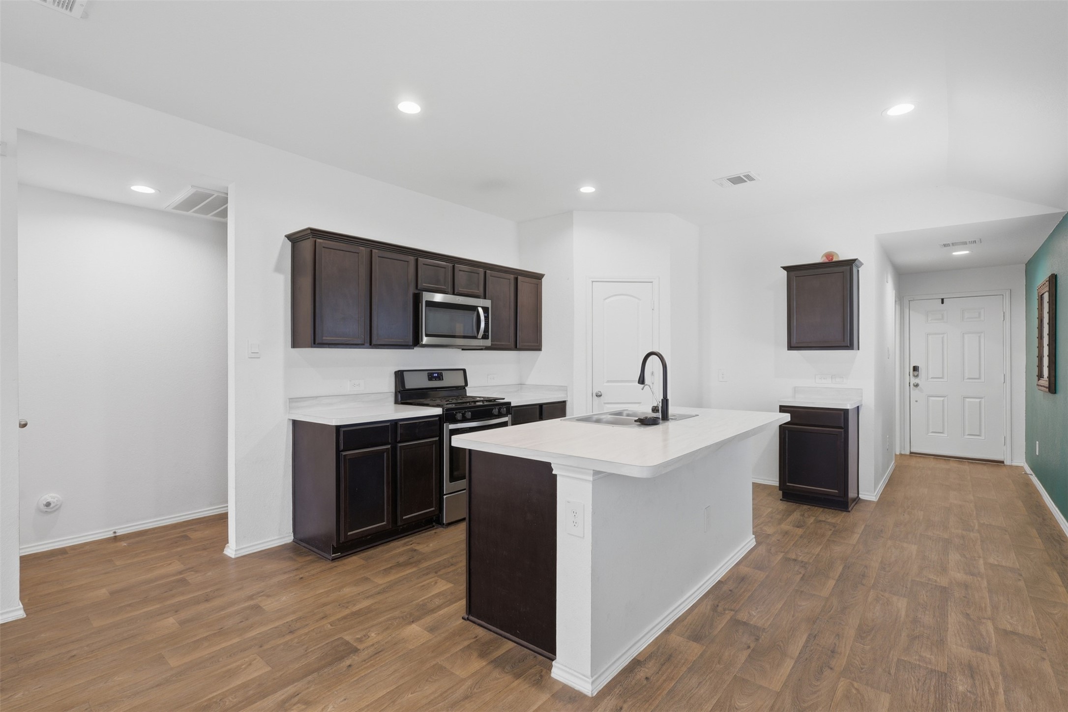 16826 Short Pines Drive Property Photo 3