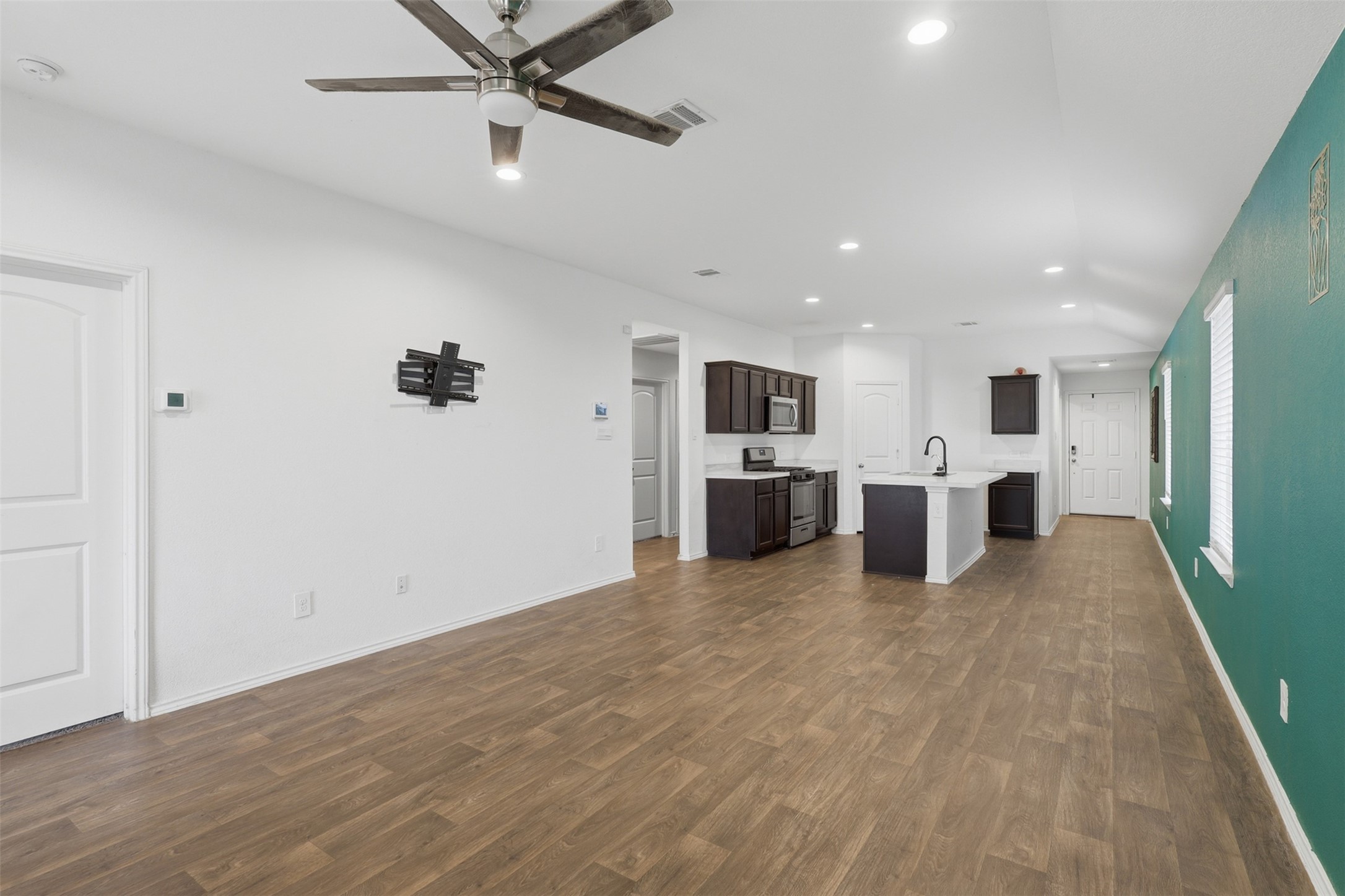 16826 Short Pines Drive Property Photo 5