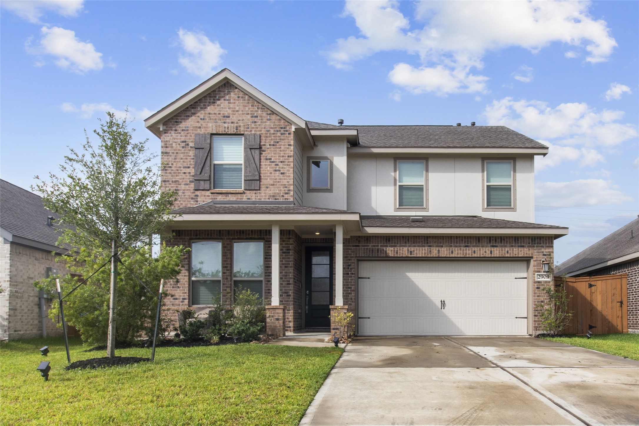 2909 Ballast Green Drive Property Photo 1