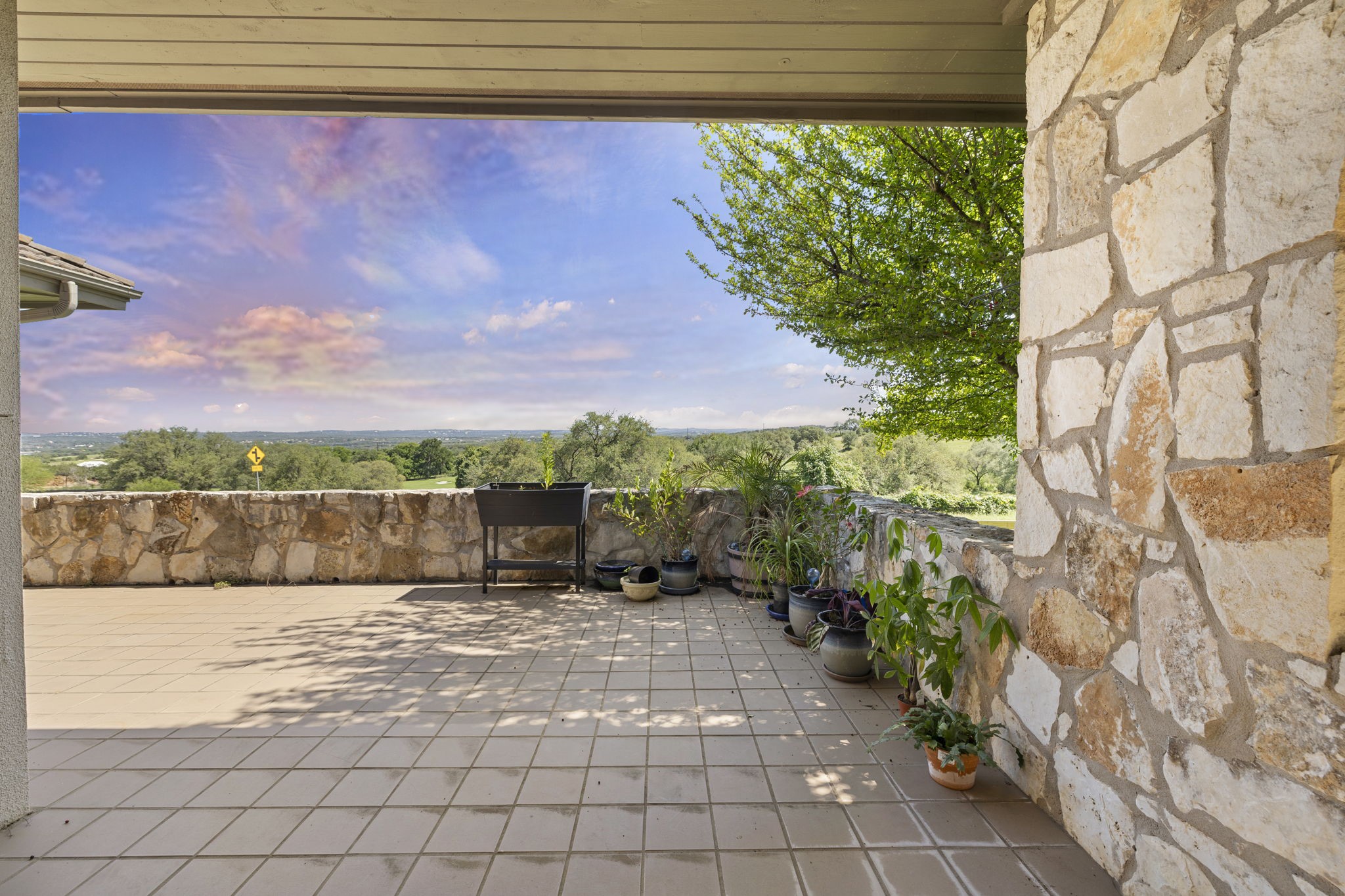 1609 Clubhouse Hill Drive Property Photo 2