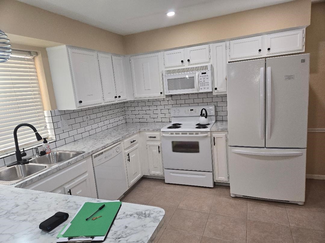 7911 Southmeadow Drive Property Photo 3
