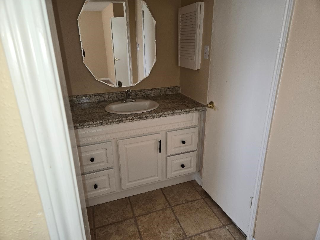 7911 Southmeadow Drive Property Photo 8