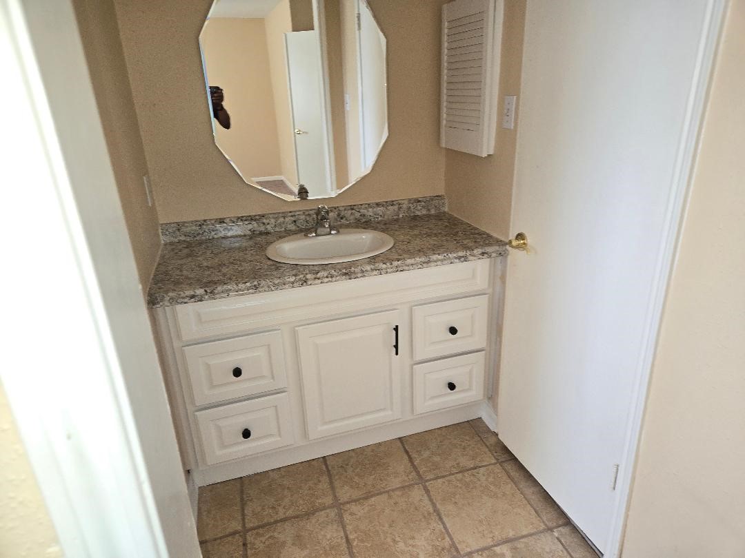 7911 Southmeadow Drive Property Photo 12