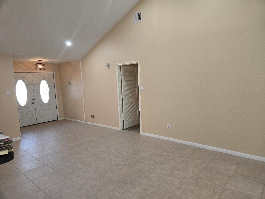 7911 Southmeadow Drive Property Photo 16