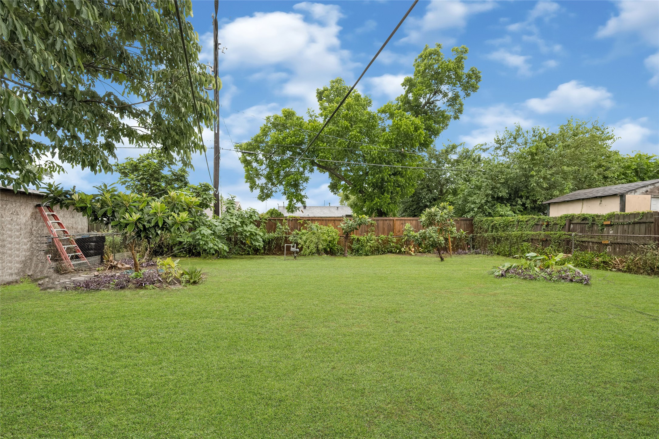 5009 Bataan Road Property Photo 4