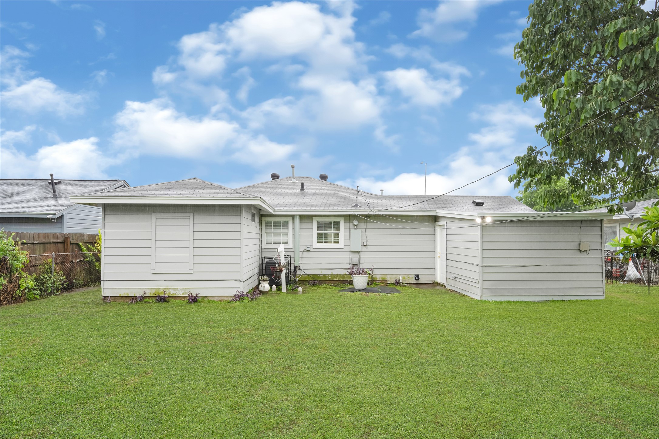 5009 Bataan Road Property Photo 5