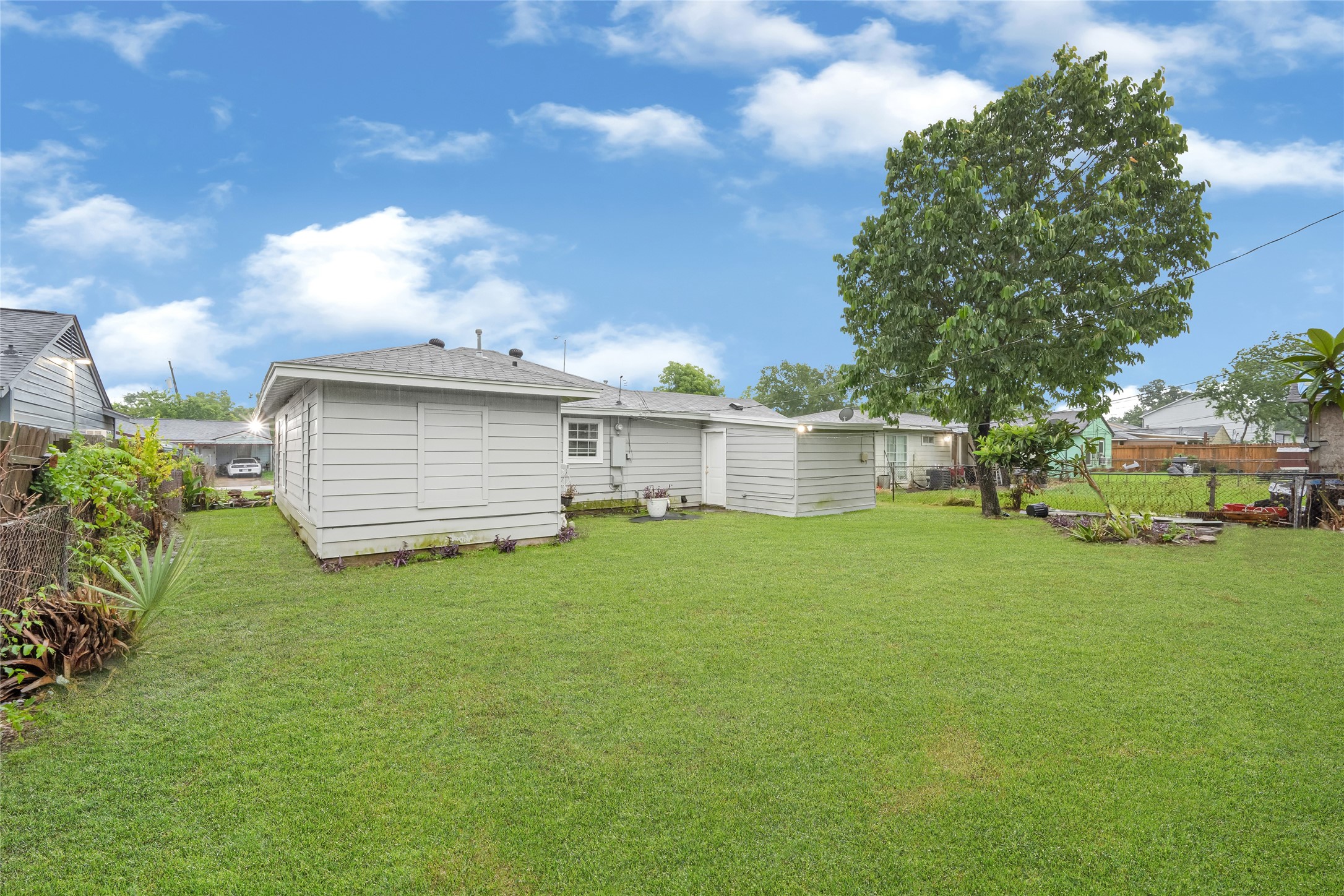 5009 Bataan Road Property Photo 6