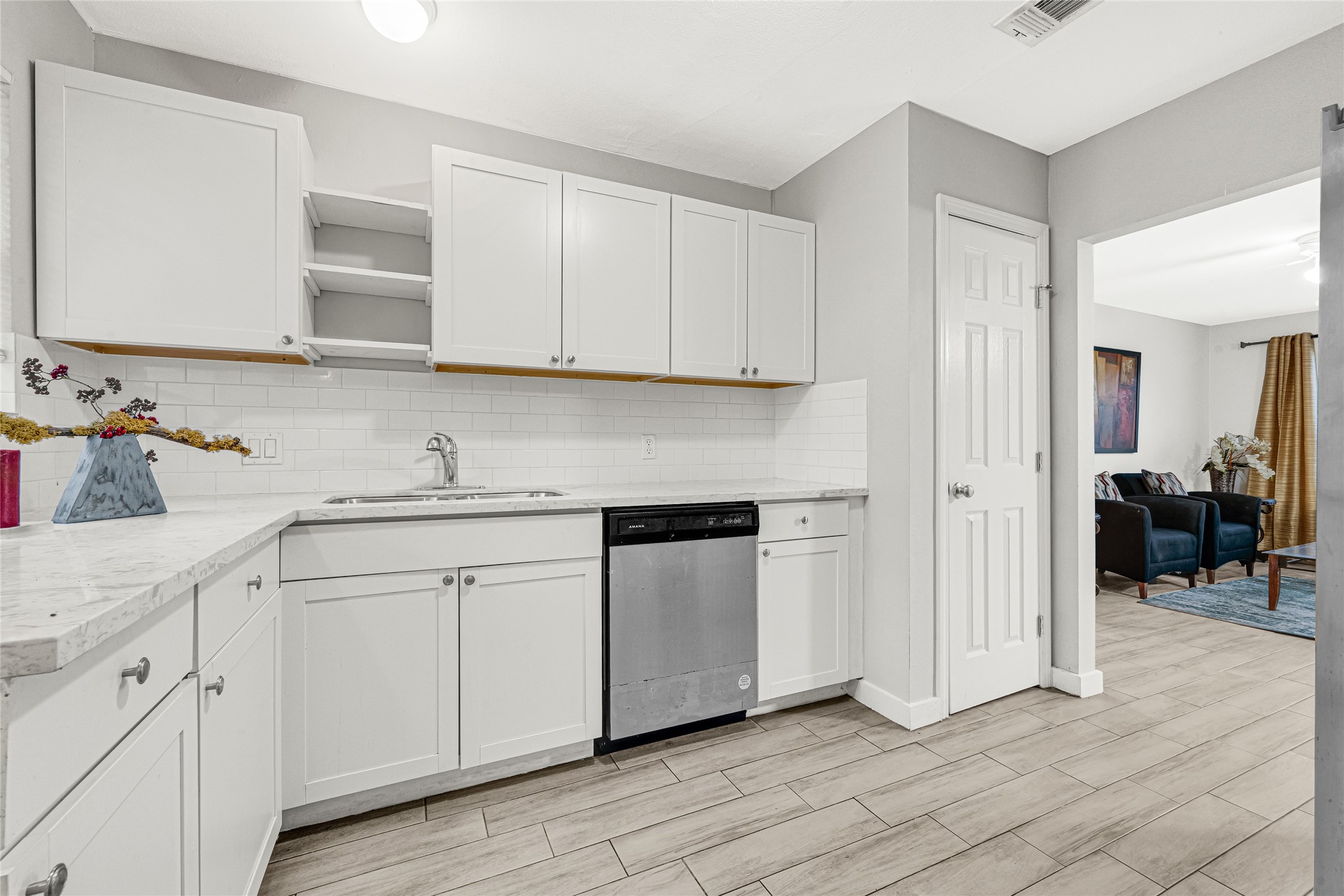5009 Bataan Road Property Photo 14