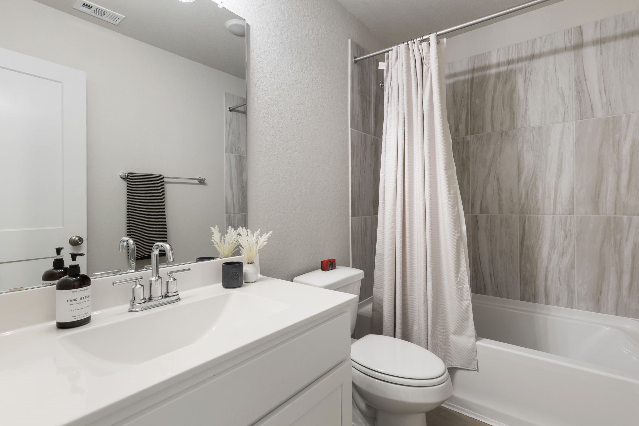 201 Augustine Way Property Photo 5