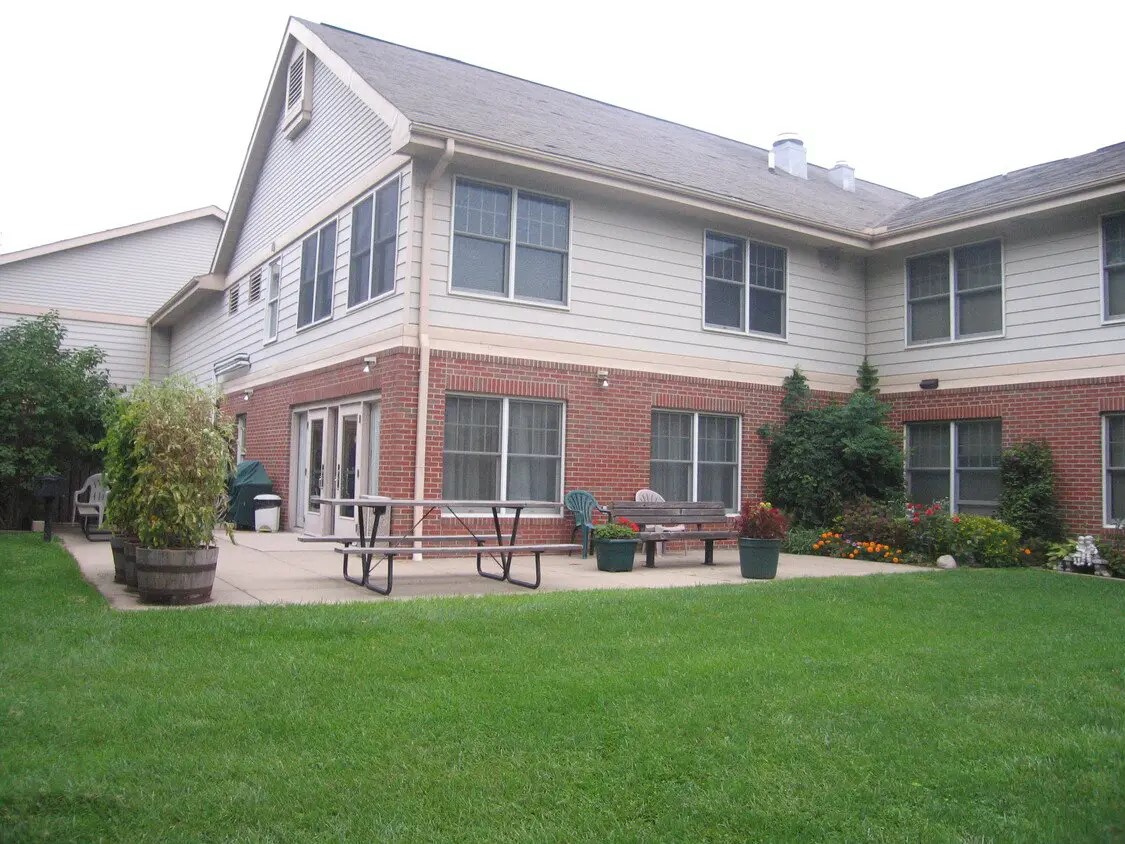2111 E Virginia Ave Property Photo 4