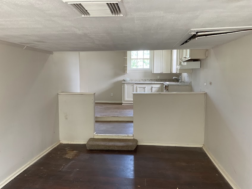 621 W 7th Street Property Photo 3