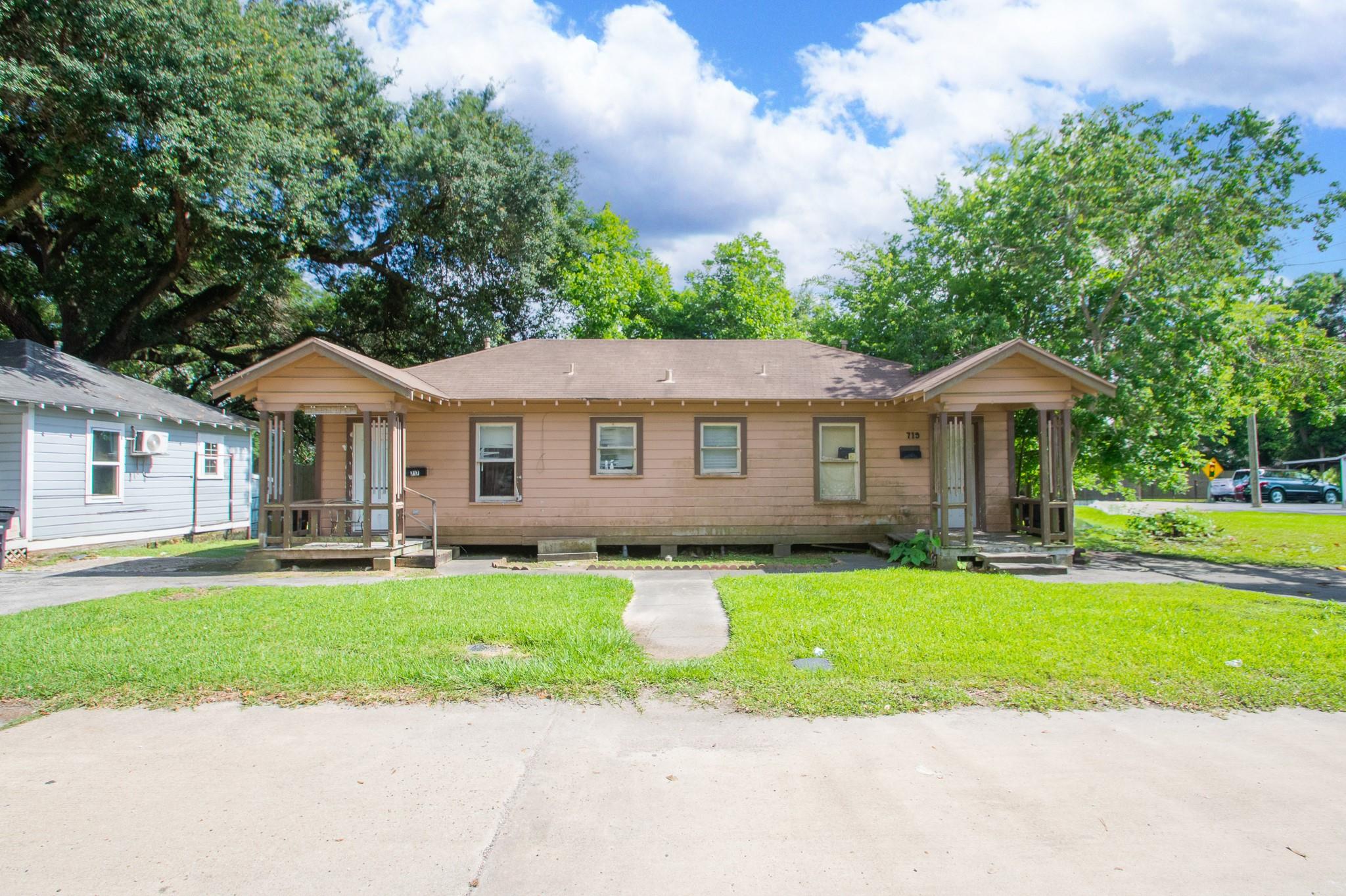 713 W Willis Street, Alvin Tx 77511 Property Photo 3