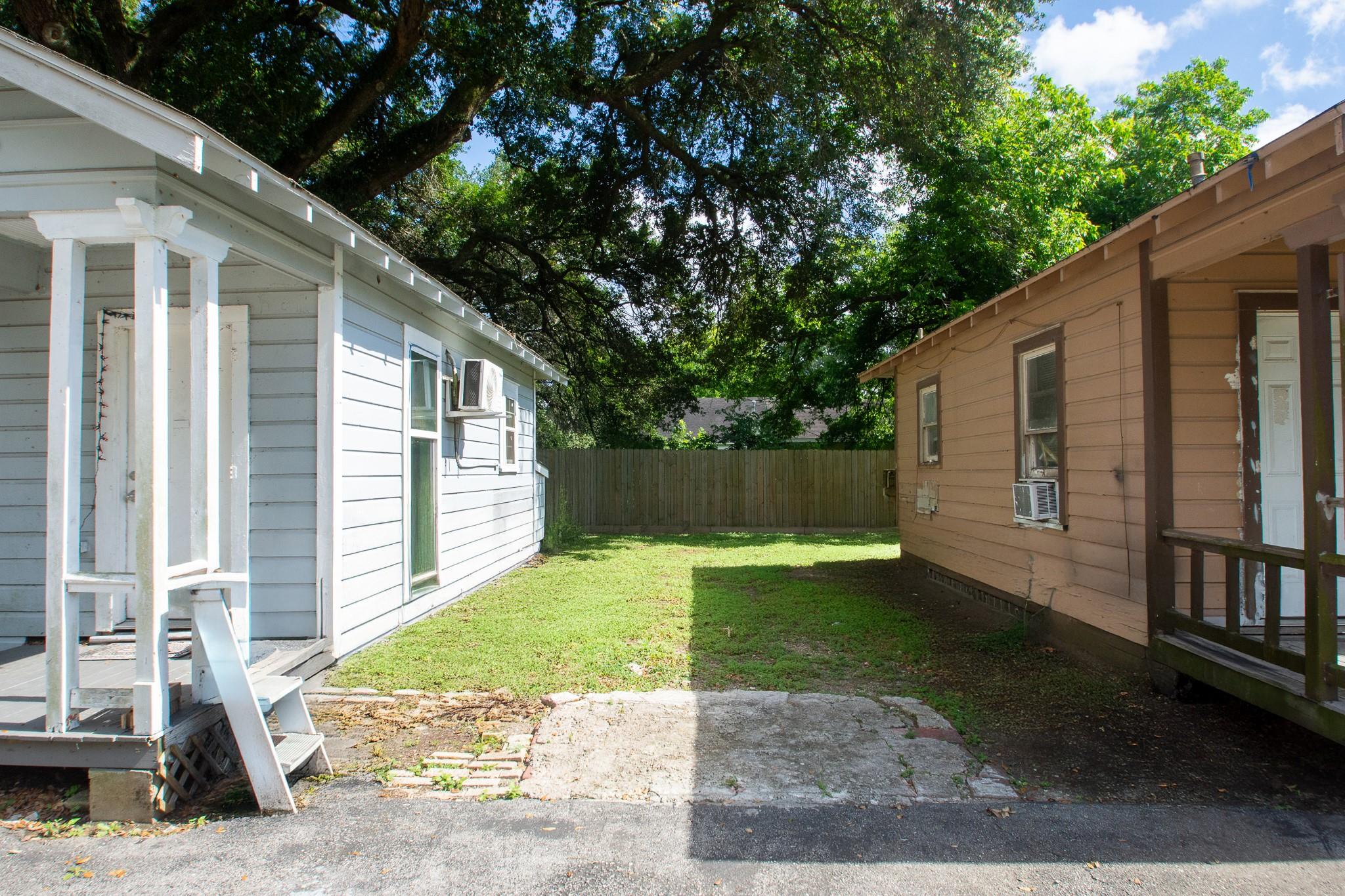 713 W Willis Street, Alvin Tx 77511 Property Photo 8