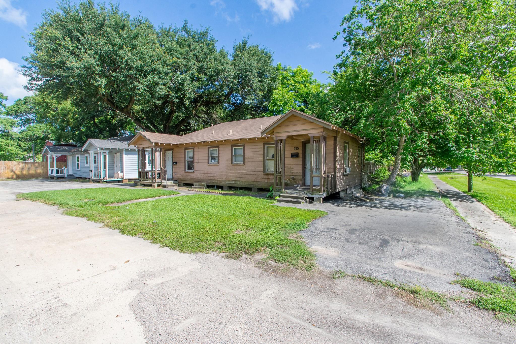 713 W Willis Street, Alvin Tx 77511 Property Photo 11