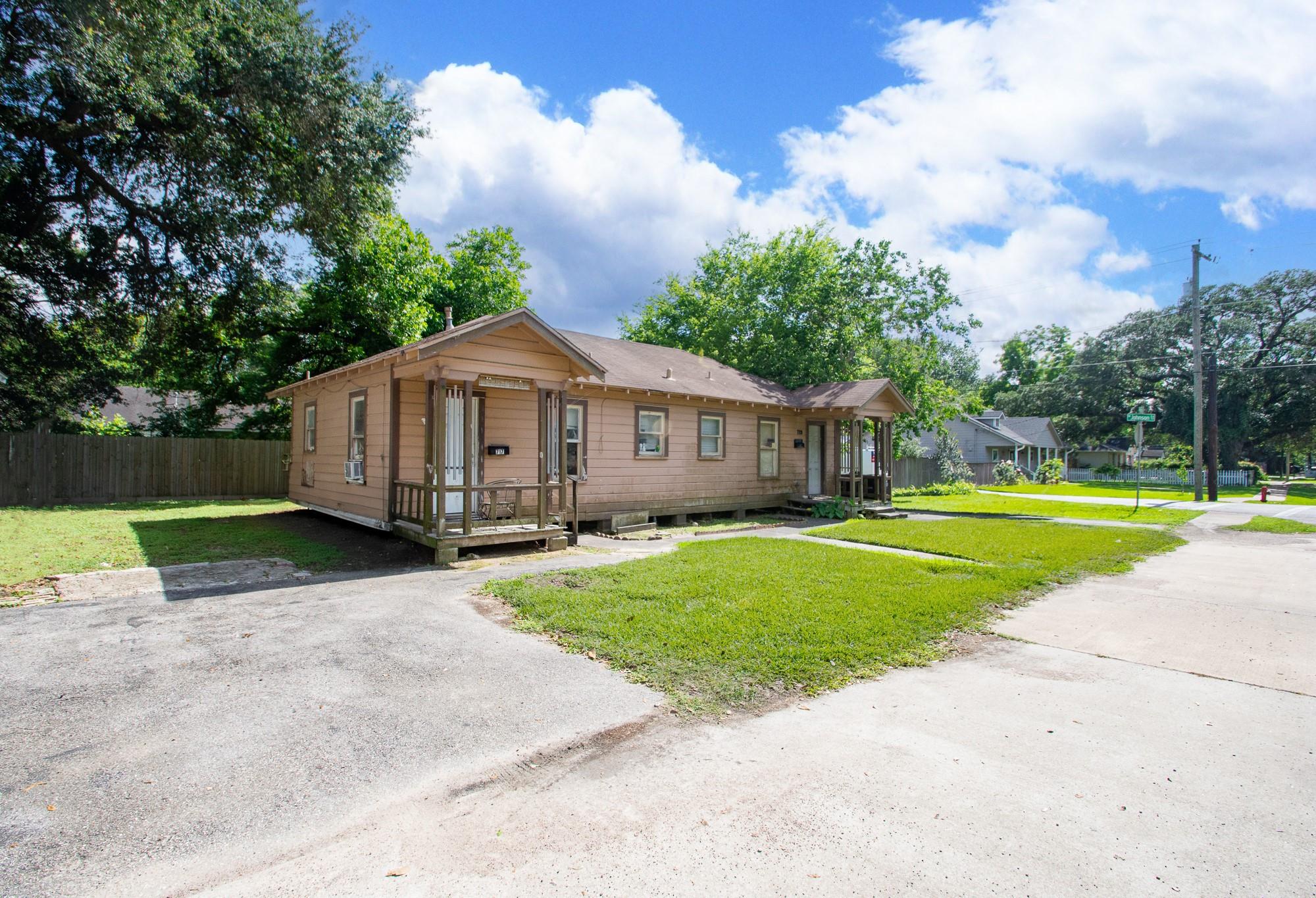 713 W Willis Street, Alvin Tx 77511 Property Photo 12