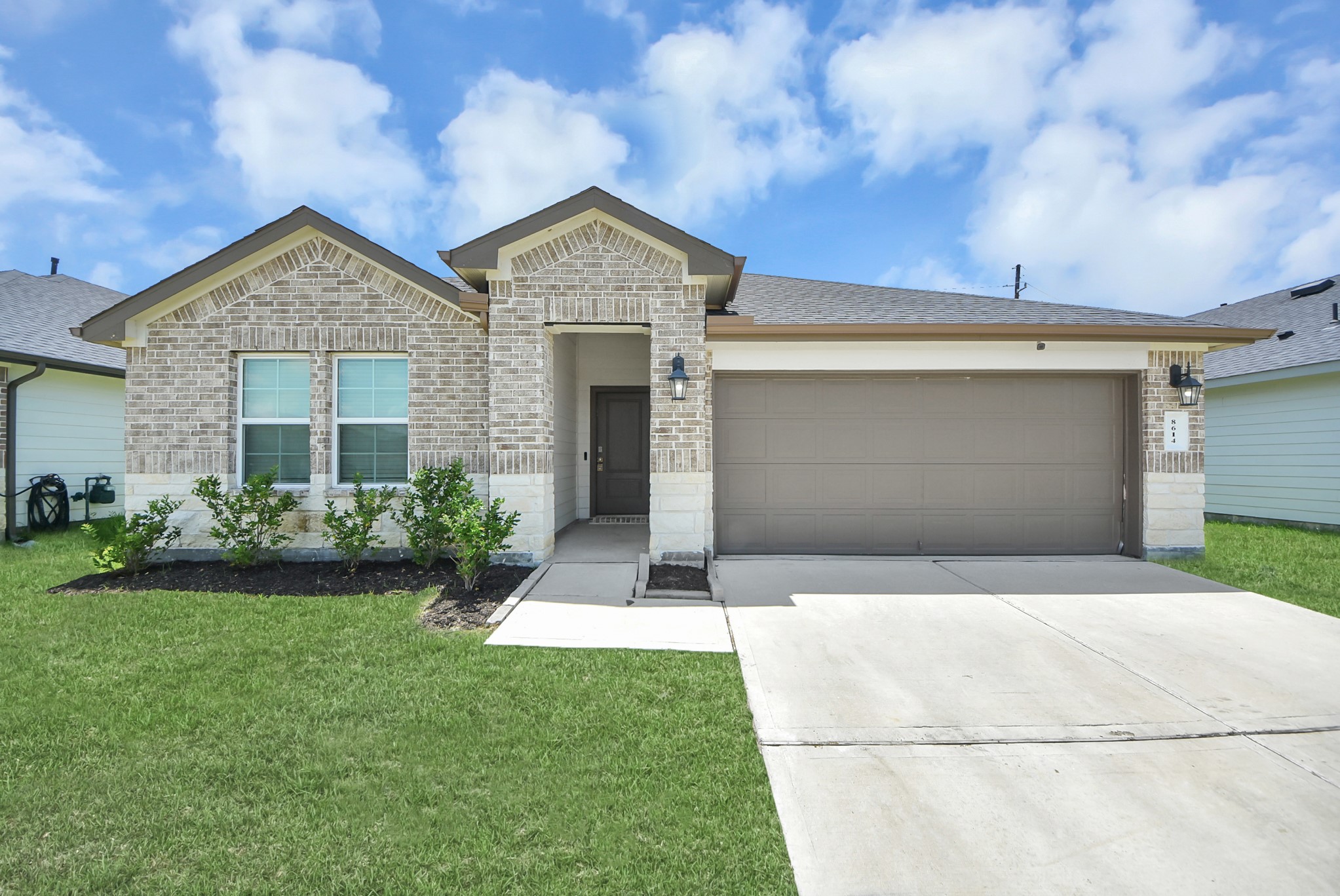 8614 Shumard Oak Drive Property Photo 1