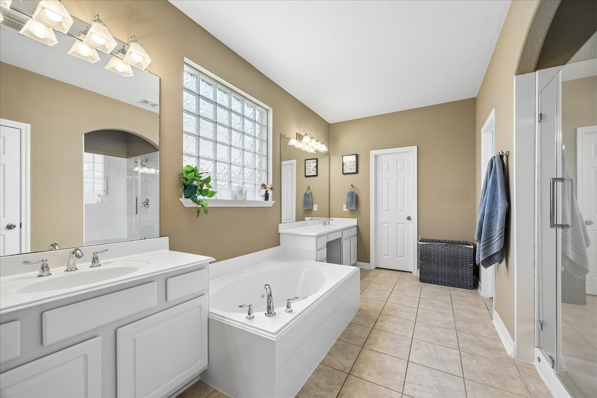 3519 Carmine Glen Property Photo 19