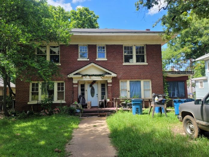 703 W Burleson St
