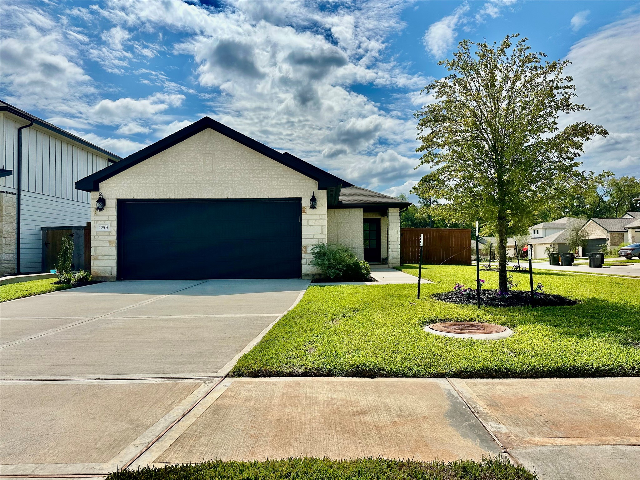 1753 Cayden Oak Property Photo 3
