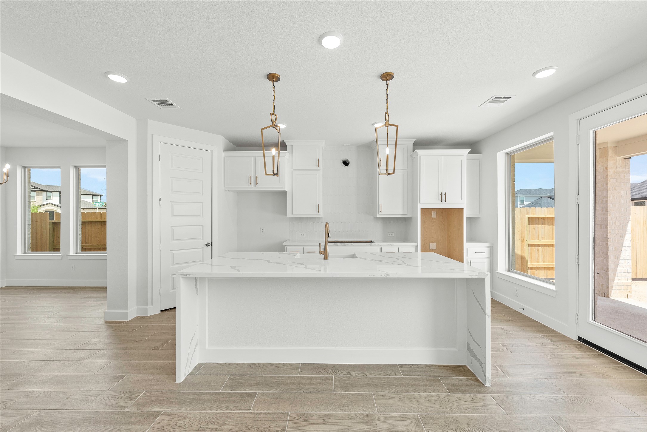 5538 Bermuda Sands Drive Property Photo 5