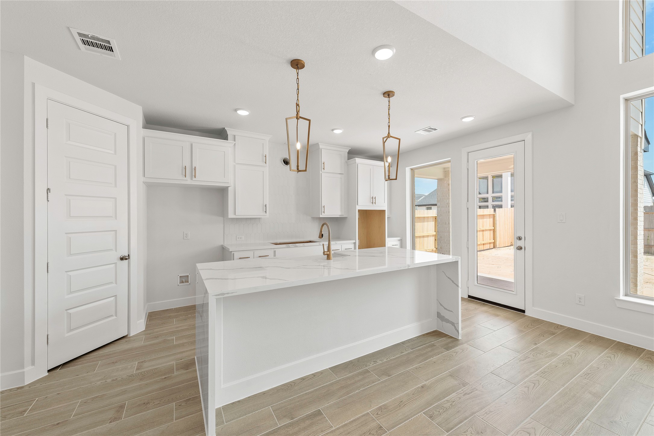 5538 Bermuda Sands Drive Property Photo 7