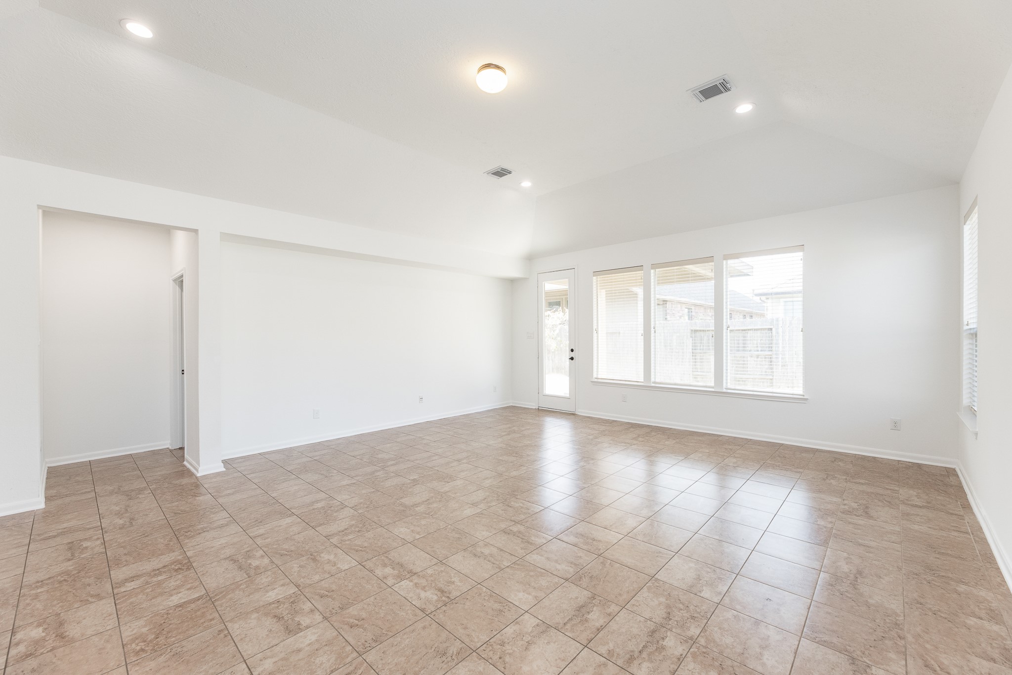 26306 Julia Manor Drive Property Photo 10
