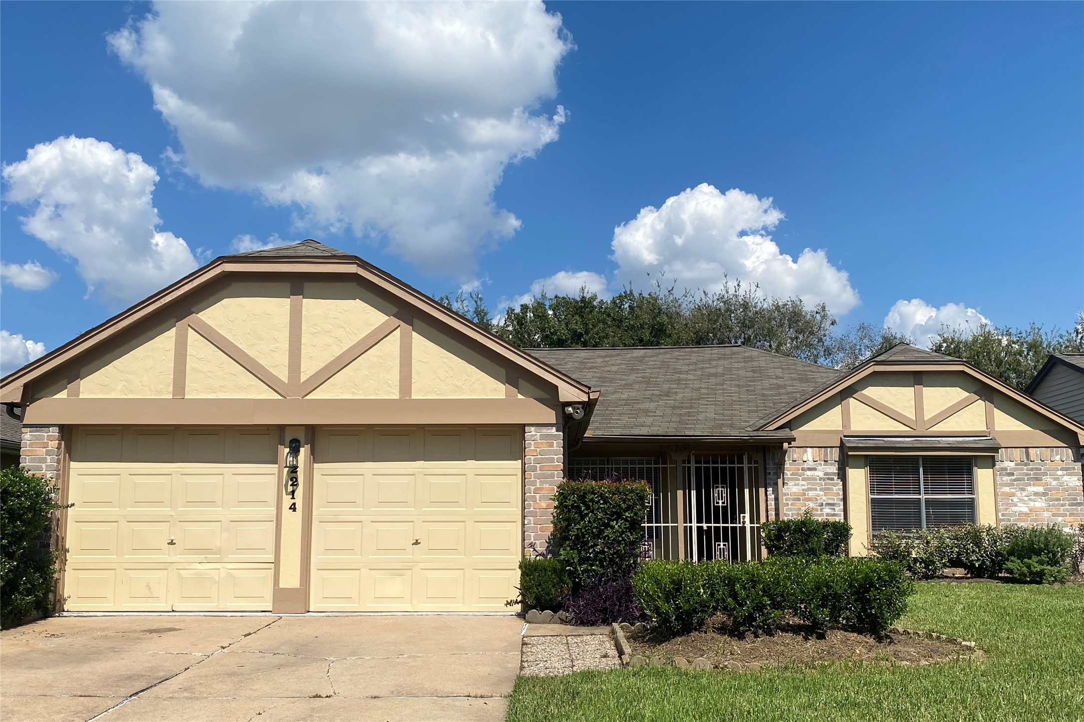 2214 S Ferrisburg Court Property Photo 1