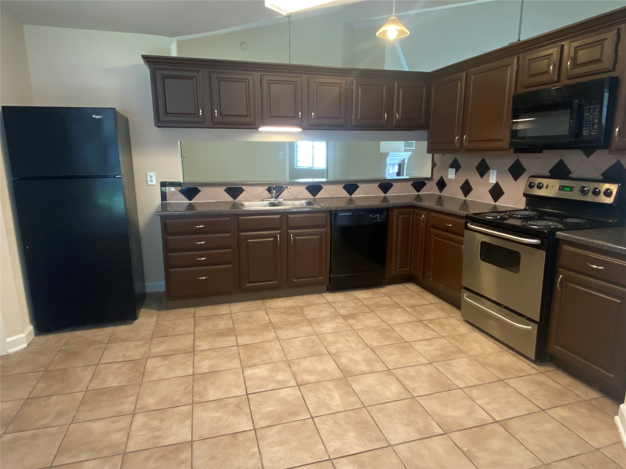 2214 S Ferrisburg Court Property Photo 5