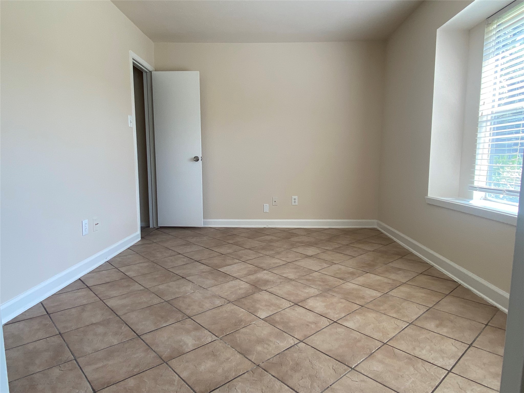 2214 S Ferrisburg Court Property Photo 12