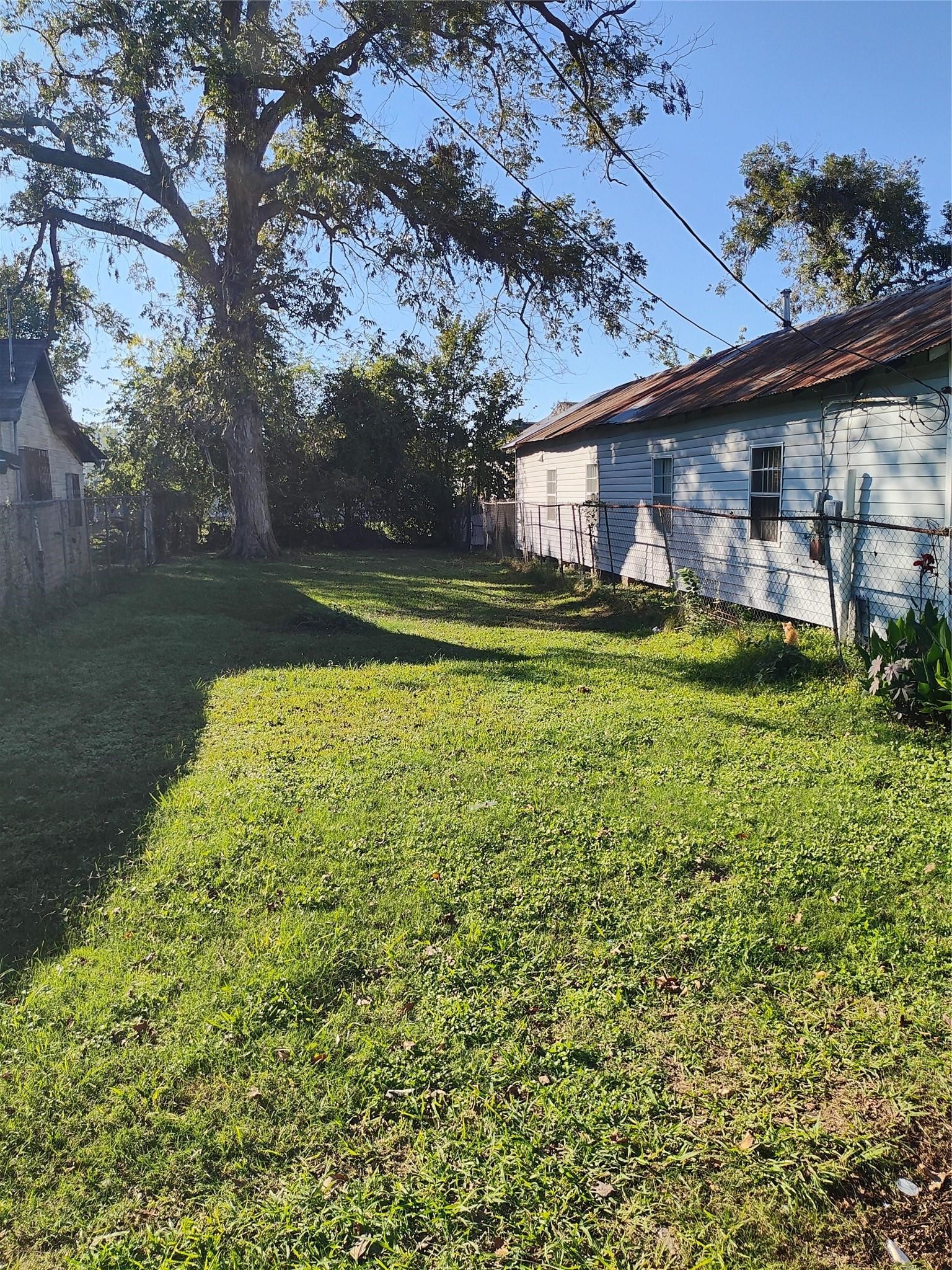 01 Clementine Street Property Photo 2