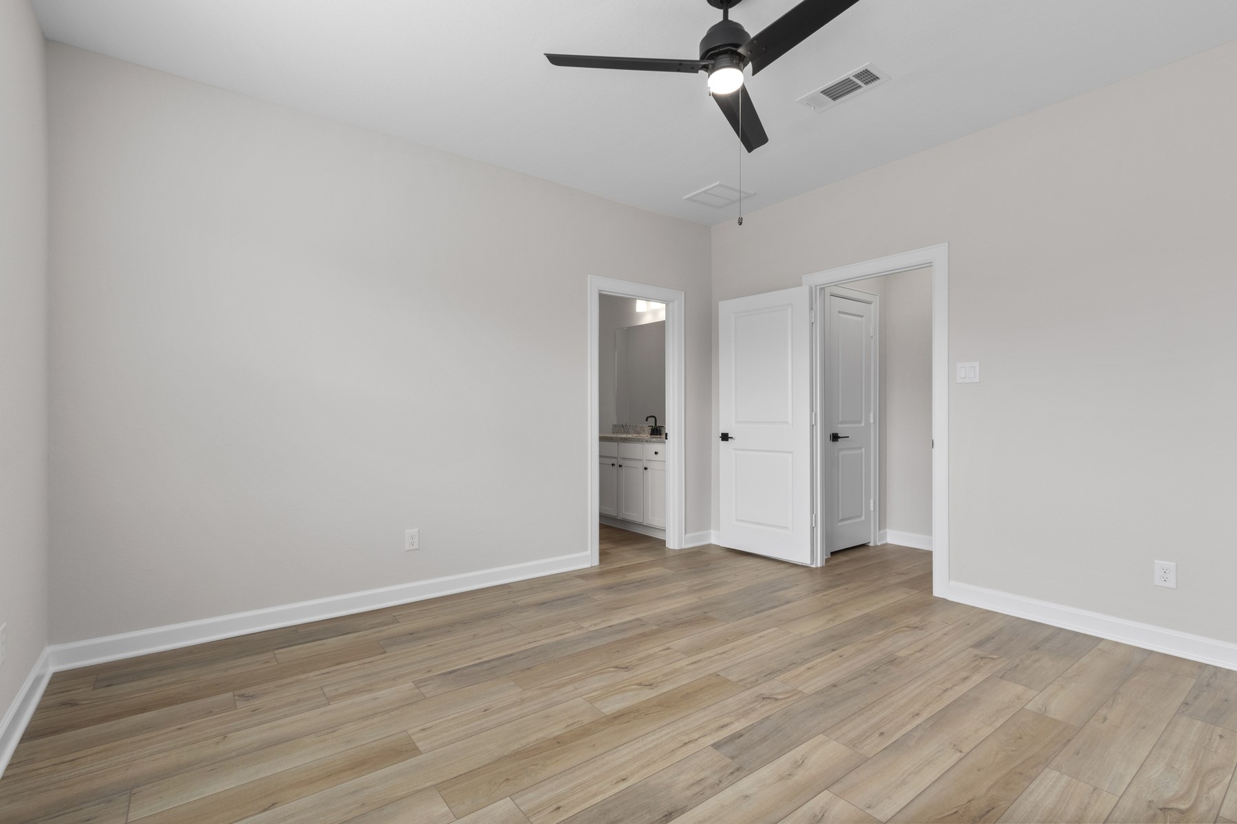 1126 Campside Drive Property Photo 11