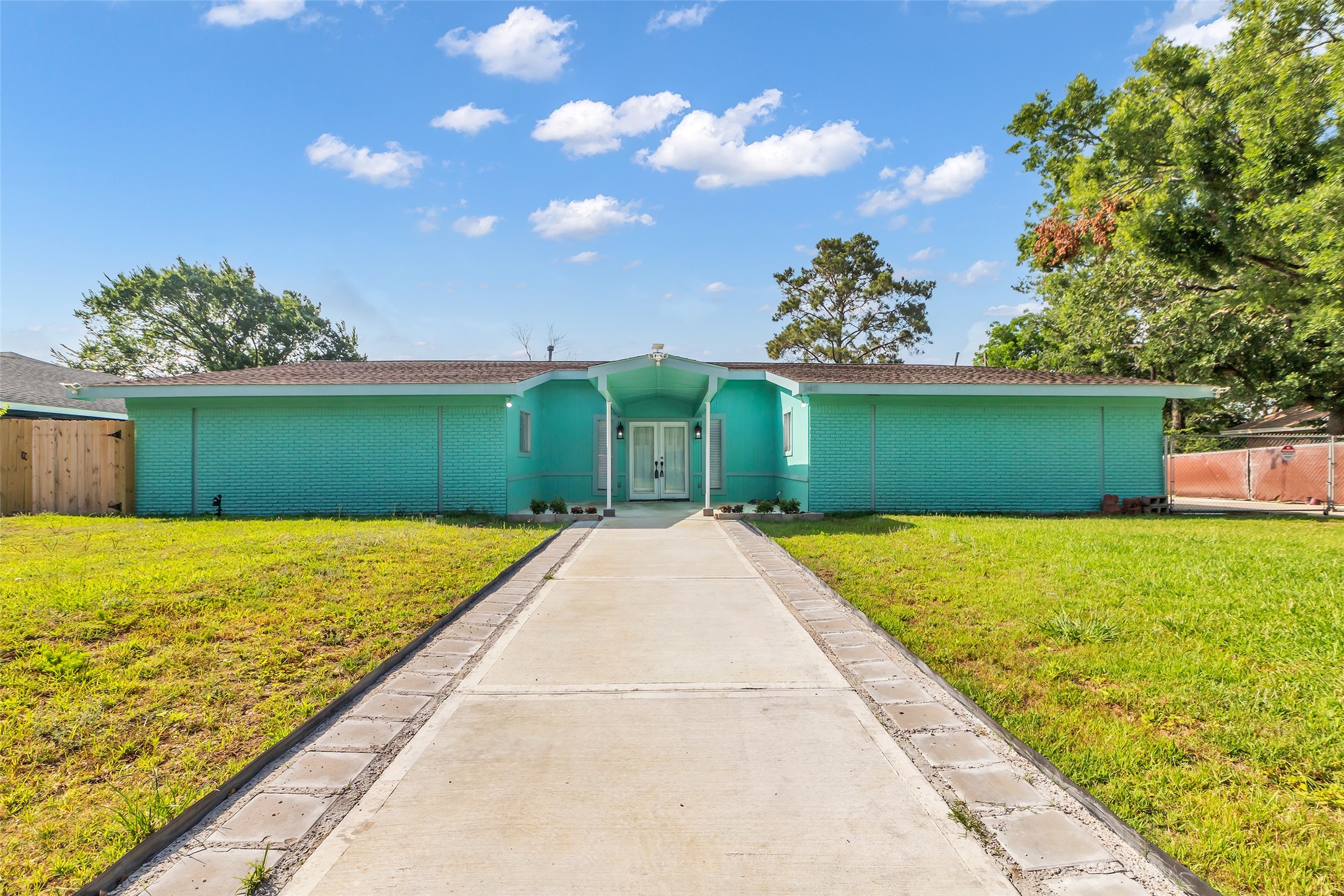 3411 Woodcrest Drive Property Photo 1