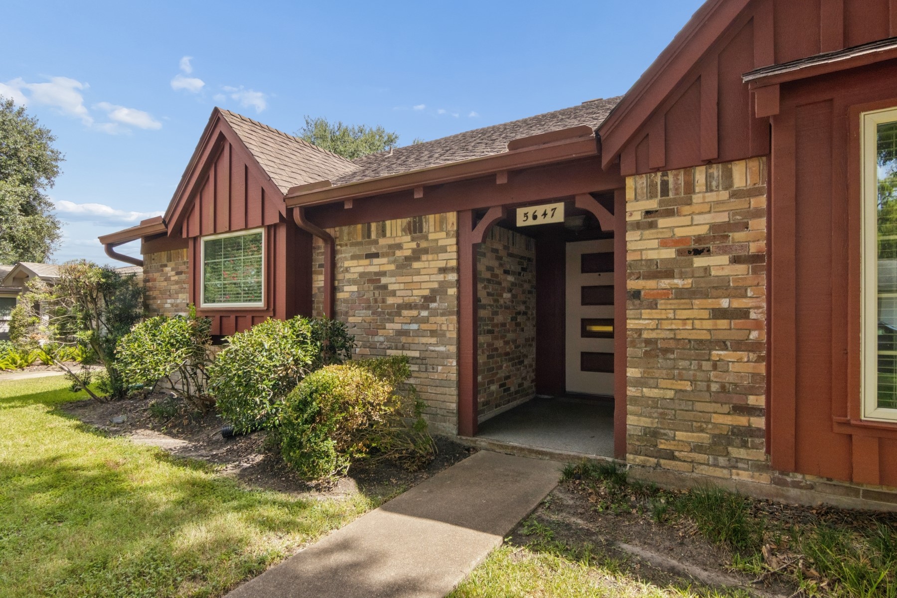 5647 Lymbar Drive Property Photo 3