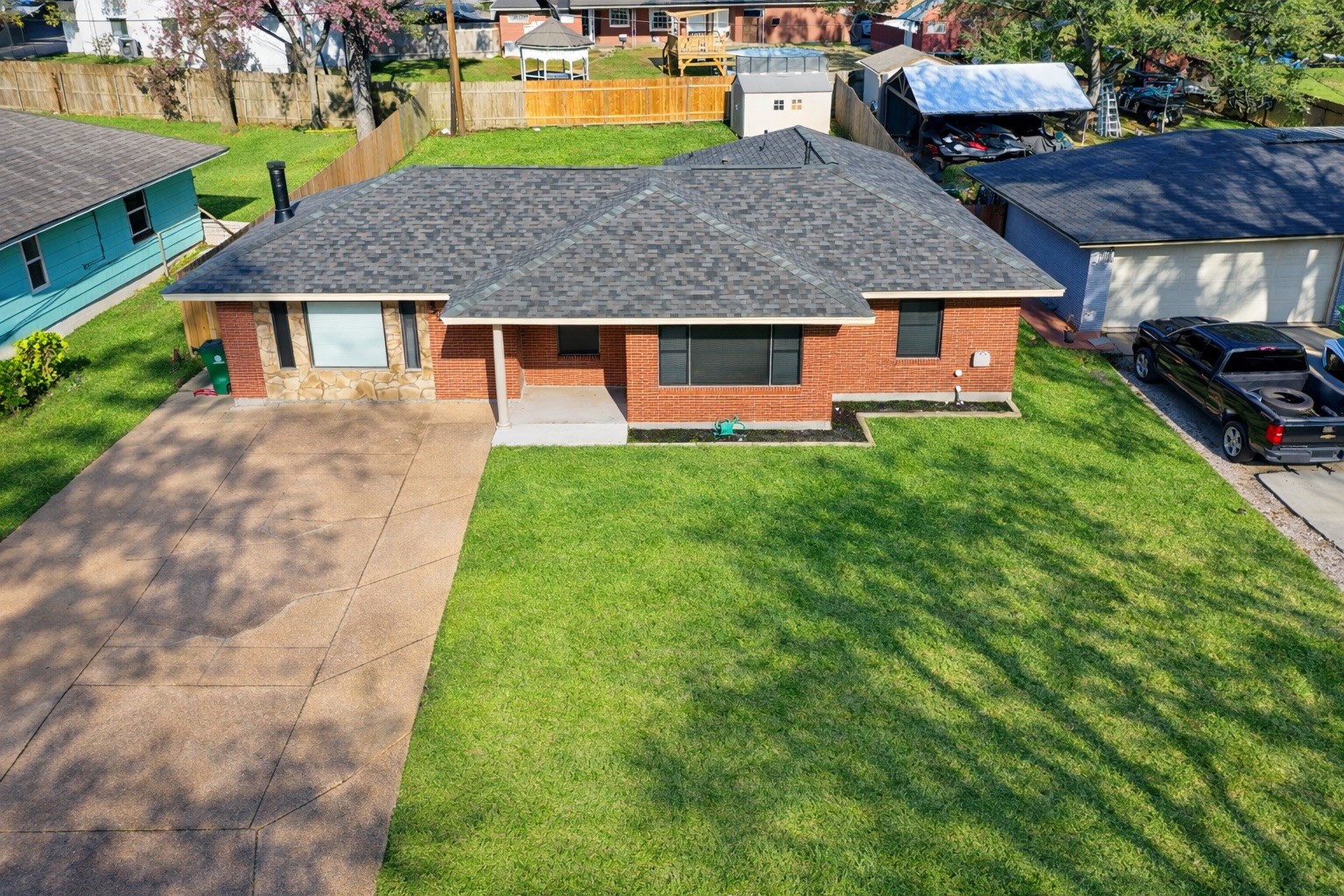 515 Maple Way Property Photo 1