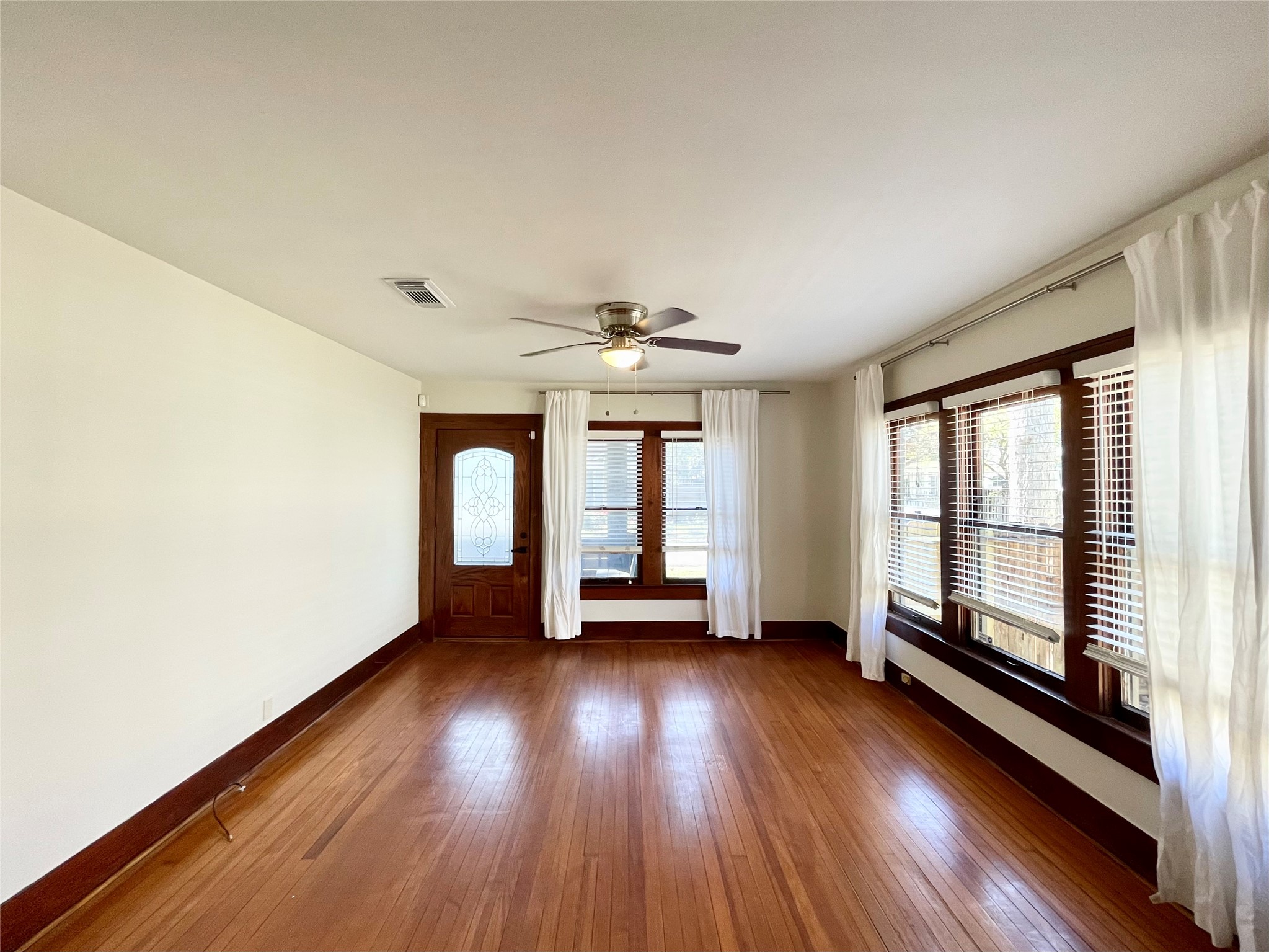 405 E 28th Street Property Photo 10